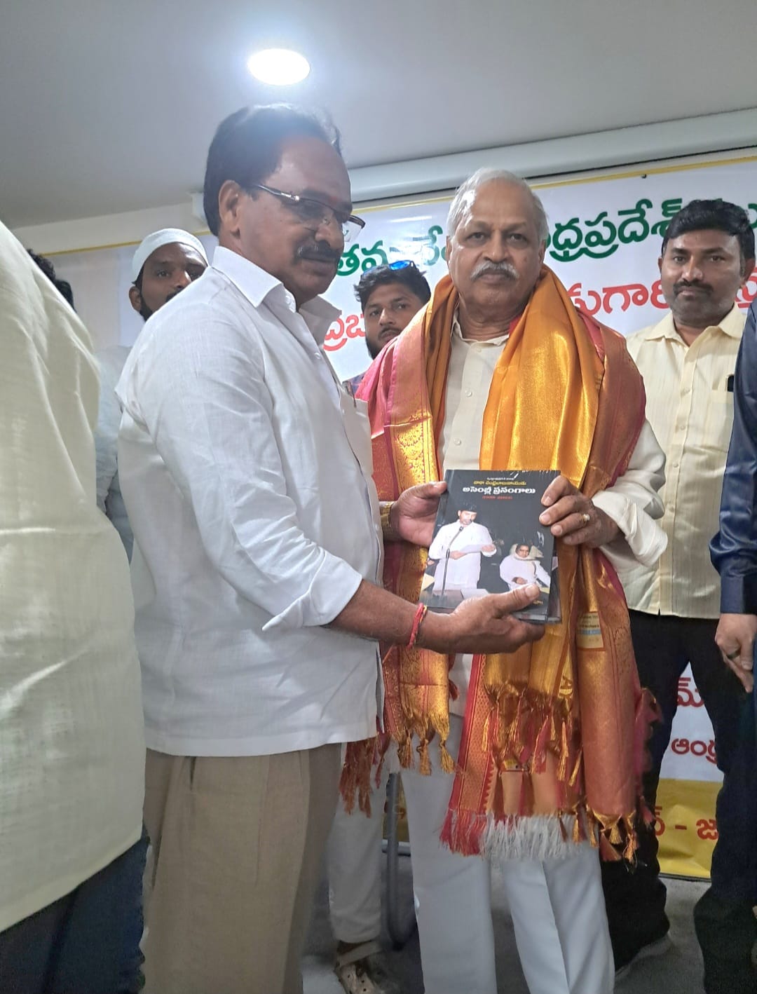 తెలుగుదేశం పాలిట్ బ్యూరో సభ్యులను సన్మానించినాను రామారావు