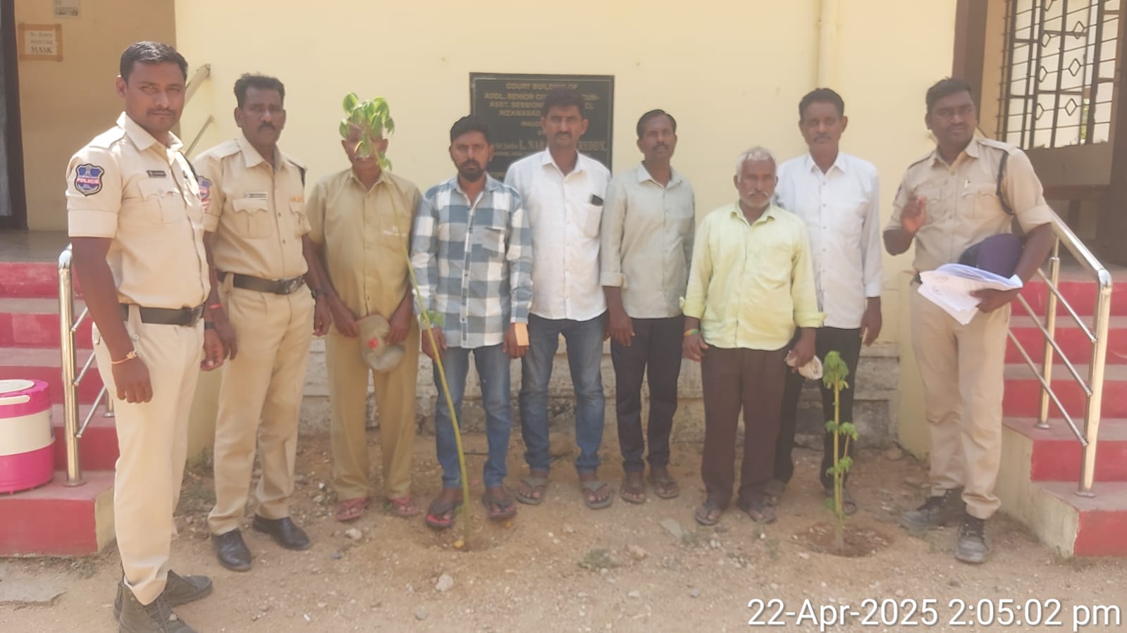 బహిరంగ ప్రదేశంలో మద్యం సేవించిన వారికి రెండు రోజుల జైలు శిక్ష..!