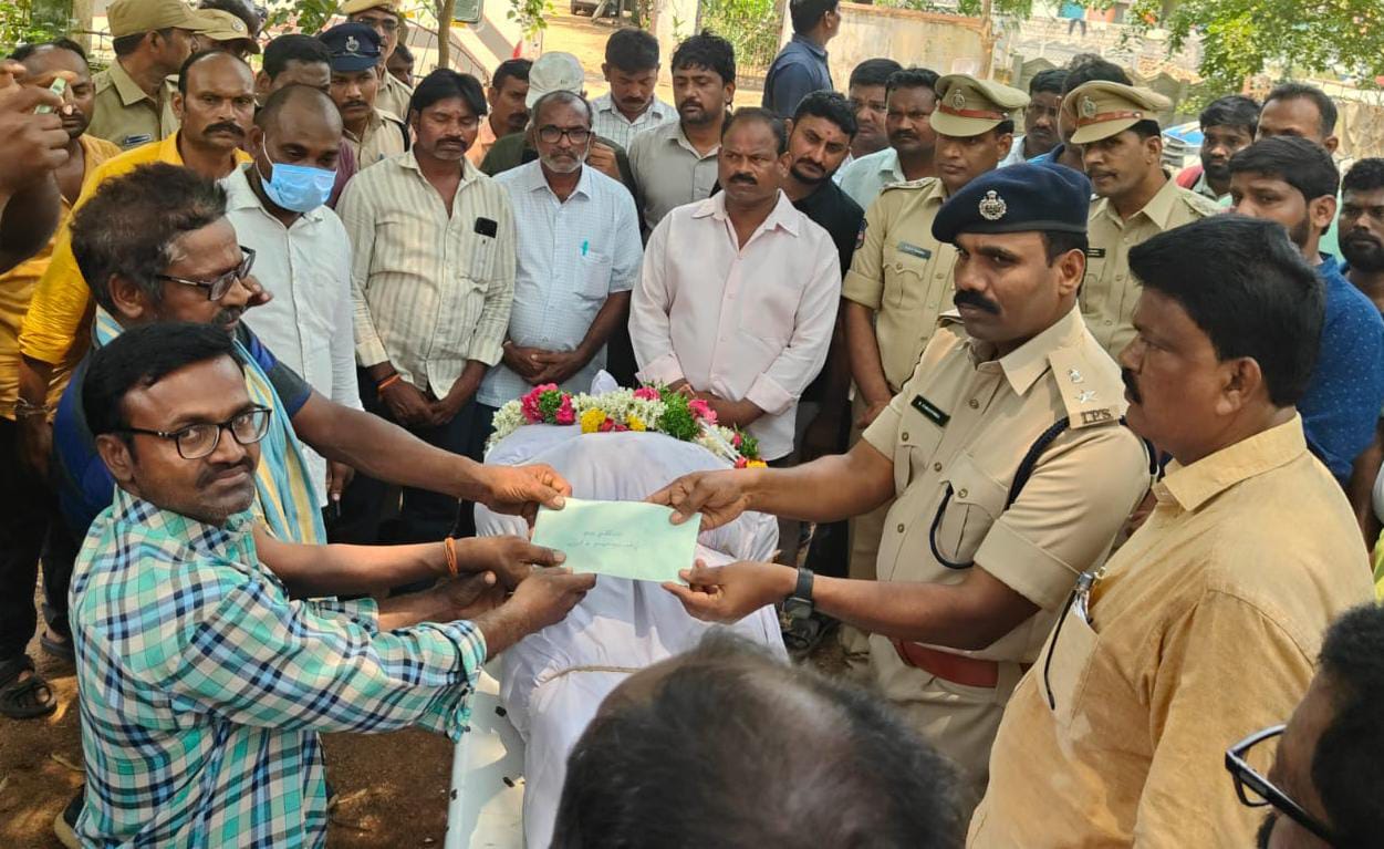 కానిస్టేబుల్ రాంబాబు మృతి పోలీస్ శాఖకు తీరని లోటు