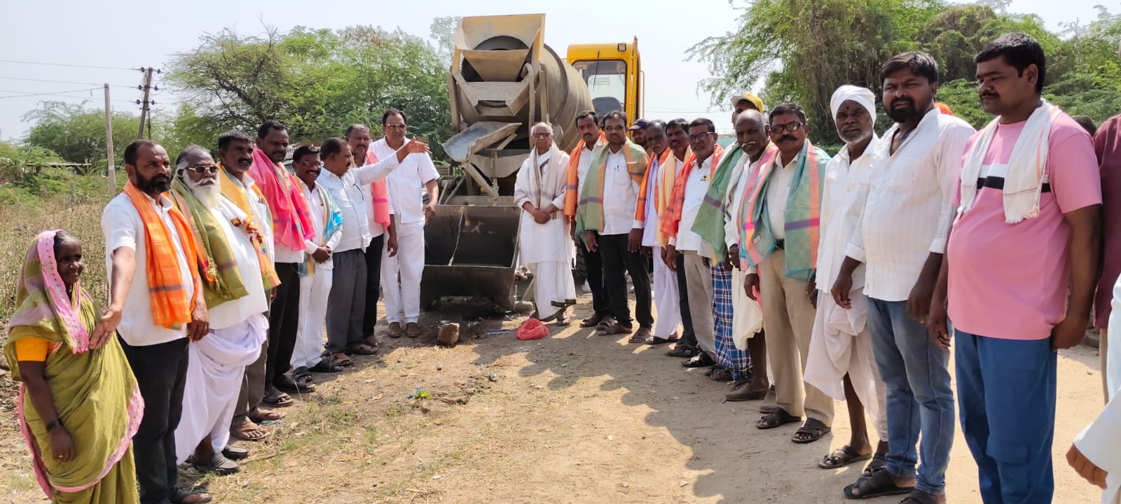 సీసీ రోడ్డు” పనులు ప్రారంభించిన కాంగ్రెస్ సీనియర్ నాయకుడు మల్లికార్జున అప్ప…
