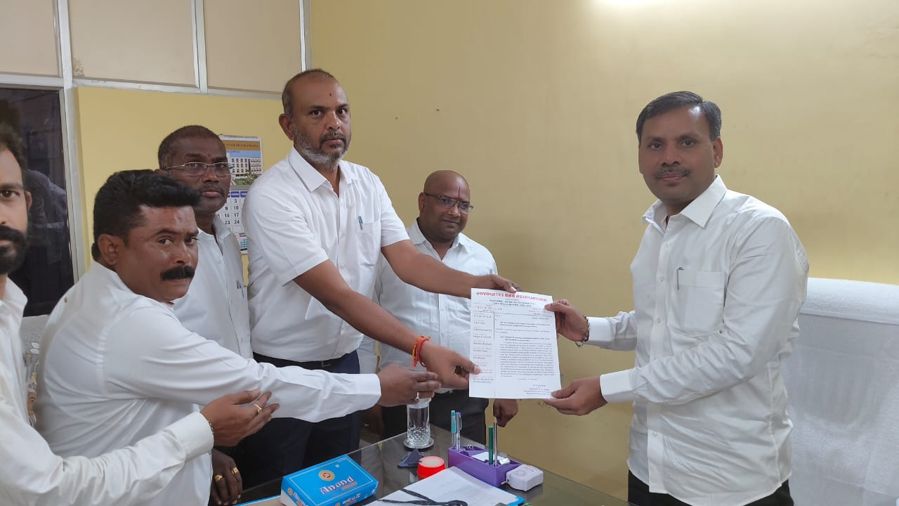 నూతన బాధ్యతలు స్వీకరించిన జిల్లా జడ్జి ఎస్ శివ కుమార్ కి ఘన సన్మానం
