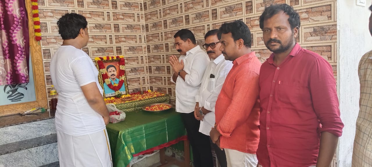 దశదినకర్మ కార్యక్రమంలో పాల్గొన్న యల్లటూరు శ్రీనివాస రాజు