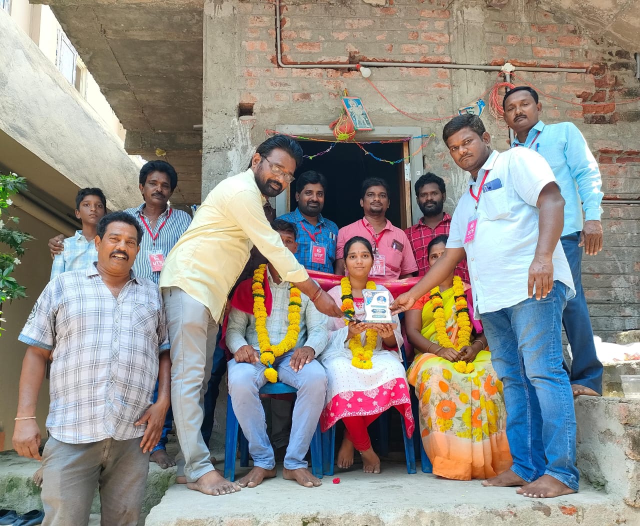 పదవ తరగతి పరీక్షలలో అత్యుత్తమ ప్రతిభ కనబరిచిన విద్యార్థులను అభినందించిన యుటిఎఫ్