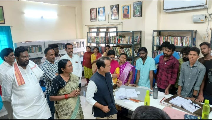 గ్రంథాలయాలను సద్వినియోగం చేసుకోండి