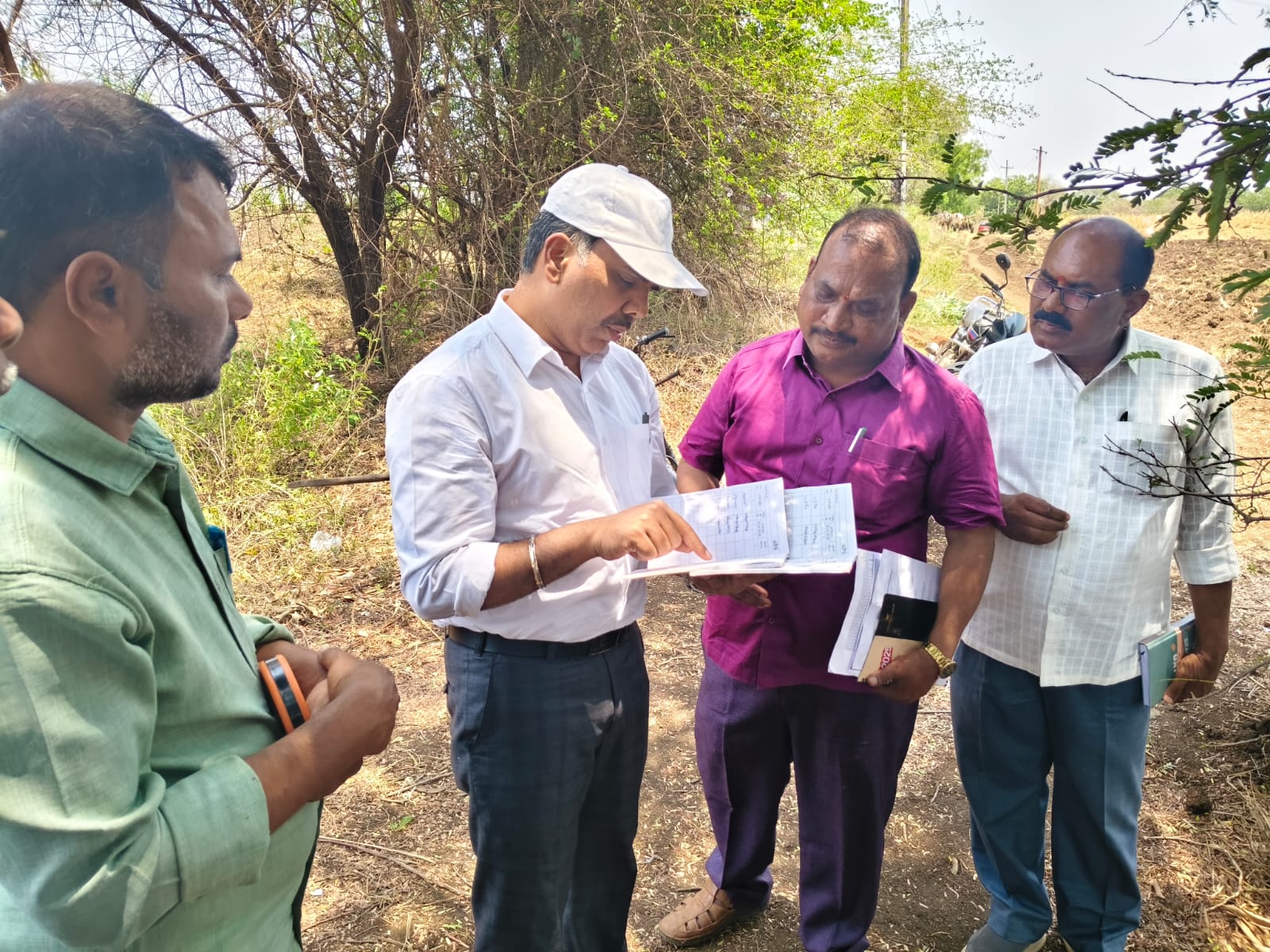 ఉపాధి హామీ పనులను, ఆకస్మిక తనిఖీ చేసిన, అదనపు కలెక్టర్