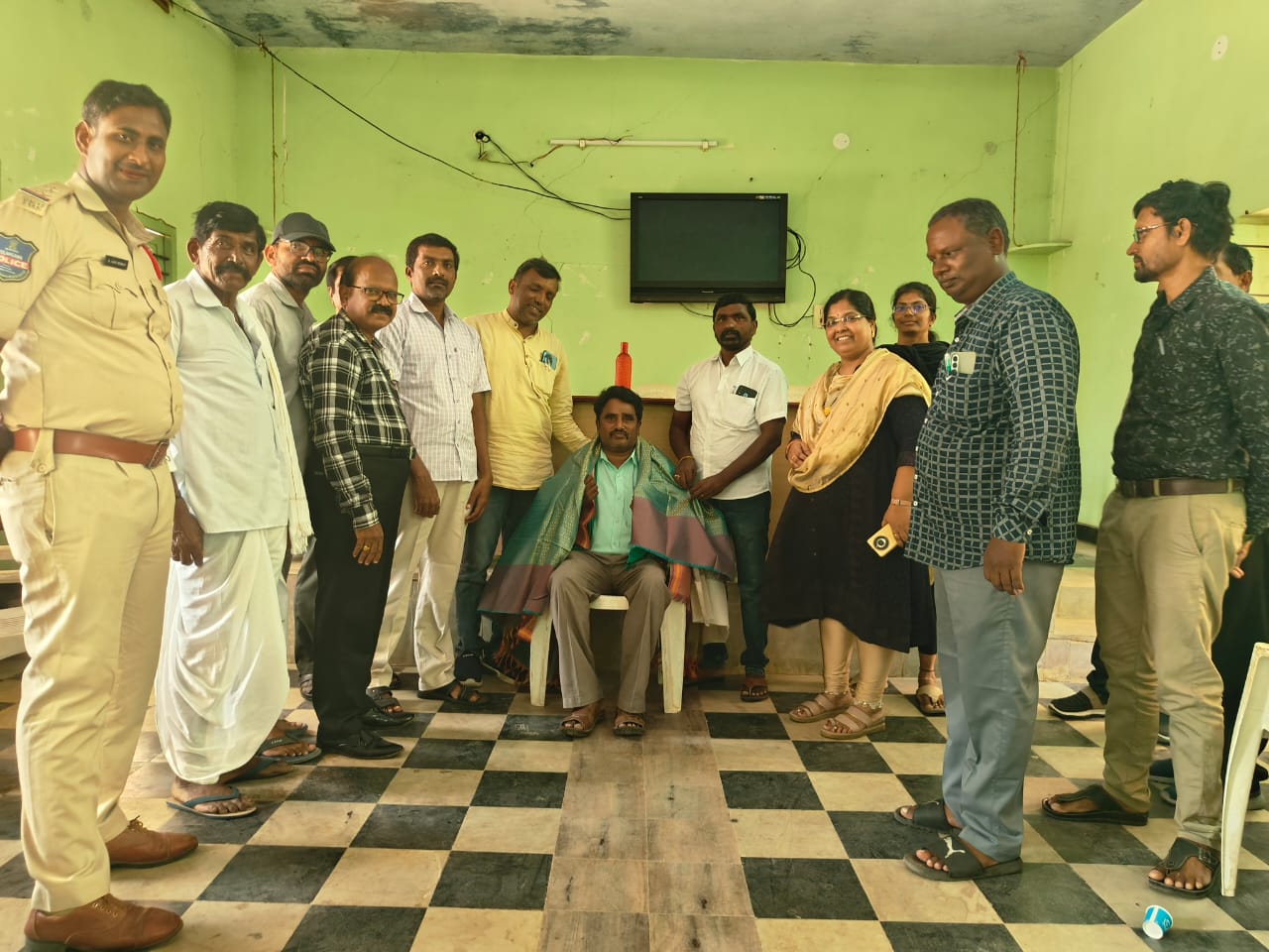 కృషి ఫలితంగానే అవార్డులు : తహసిల్దార్ సరిత