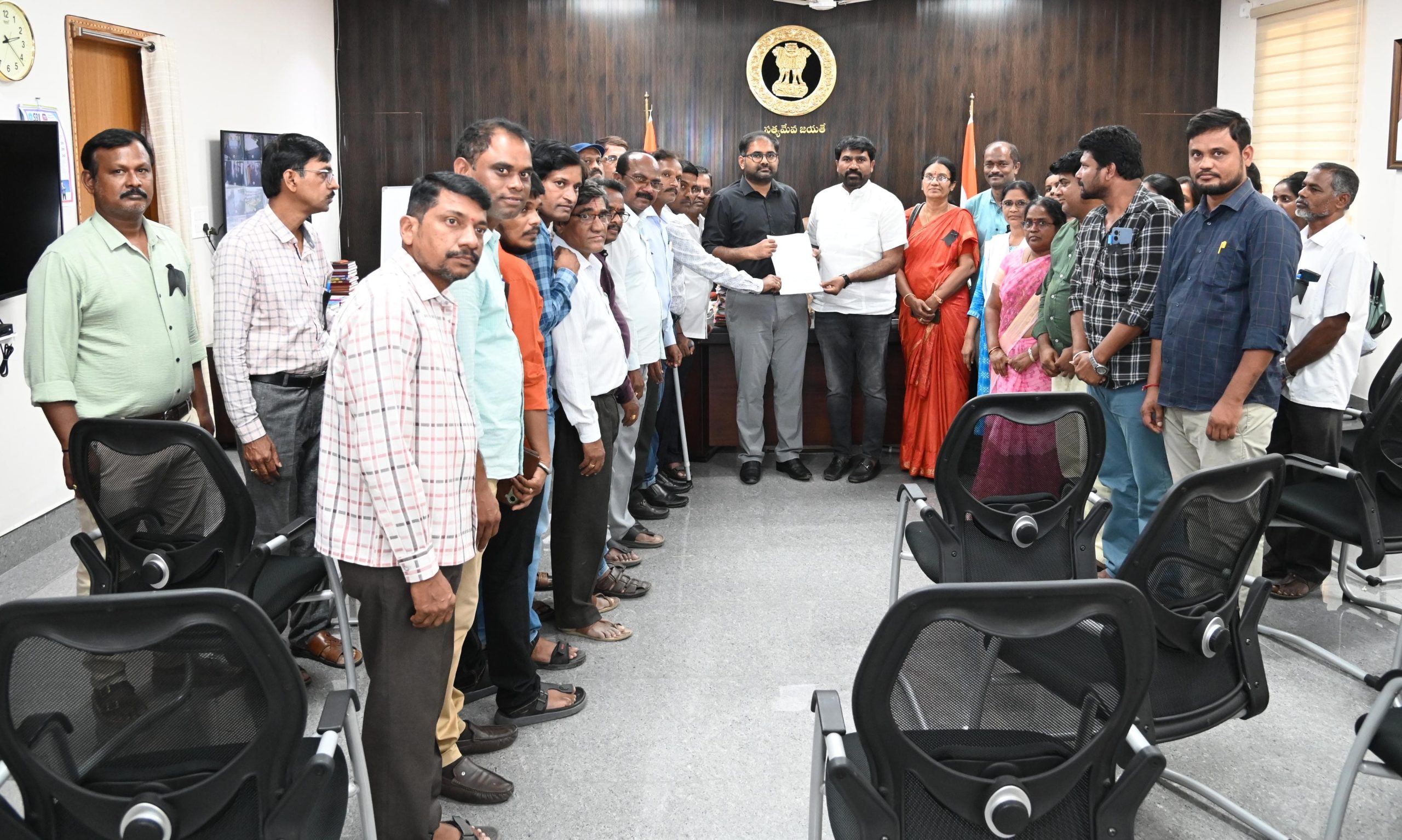 విధులకు ఆటంకము కలిగించి భయభ్రాంతులకు గురిచేసిన హాస్పిటల్ యాజమాన్యం పై చర్యలు