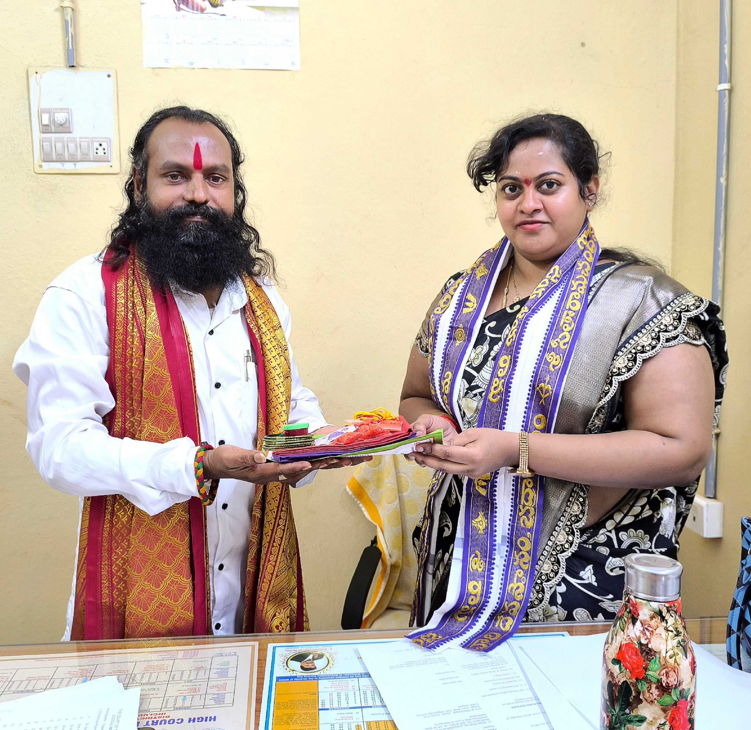 జడ్జి ప్రియాంకకు భద్రాచల తలంబ్రాలు అందజేసిన