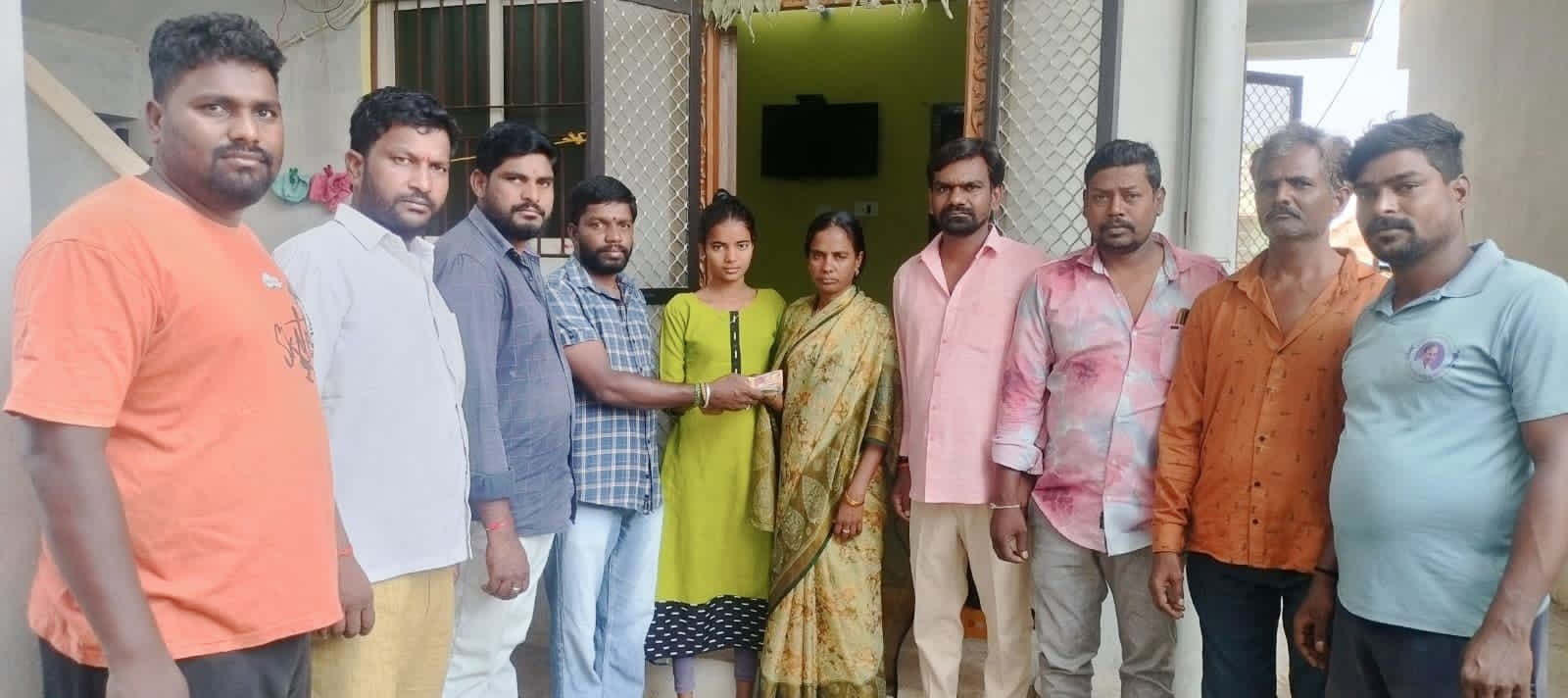 మానవత్వం చాటుకున్న పాములపర్తి