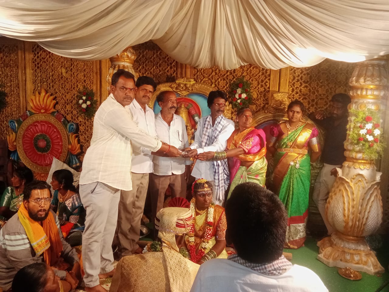 అడ బిడ్డలకు అండగా… విద్యాధర్