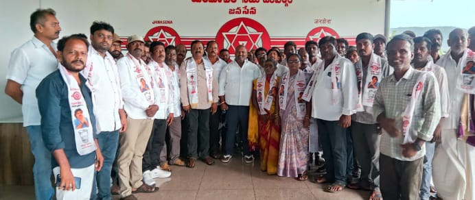 వైసీపీని వీడి పలువురు జనసేన పార్టీలో చేరిక