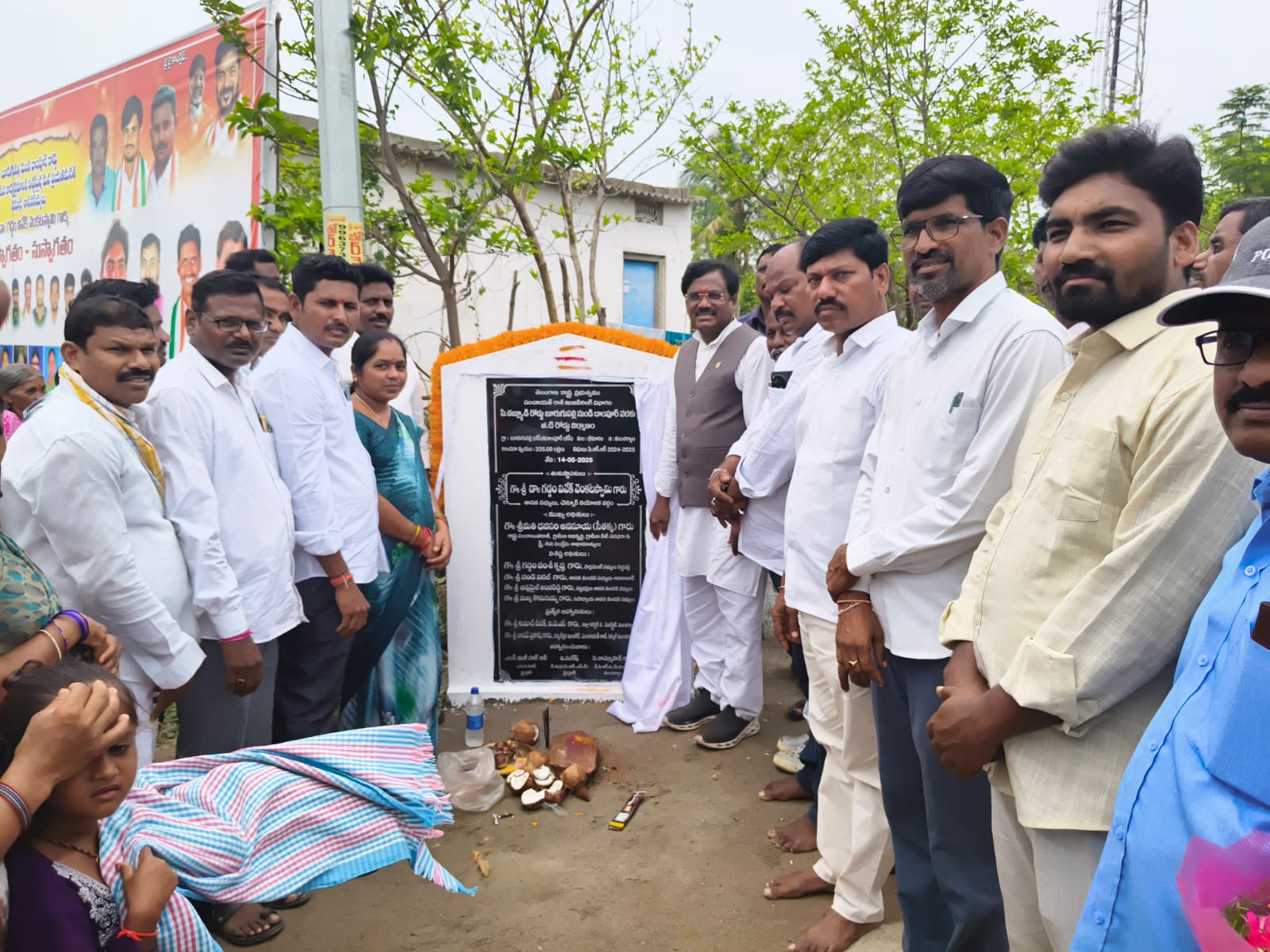 రోడ్డుకు మోక్షం తెచ్చిన ఎమ్మెల్యే