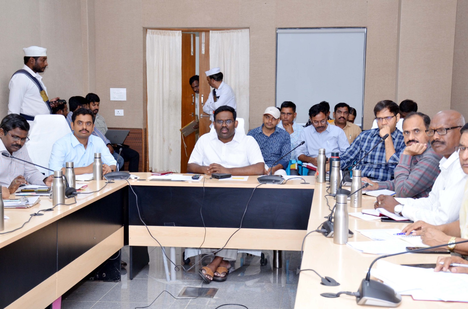 ప్రభుత్వం నోటిఫై చేసిన వరి విత్తనాలనే వినియోగించేలా అవగాహన కల్పించాలి