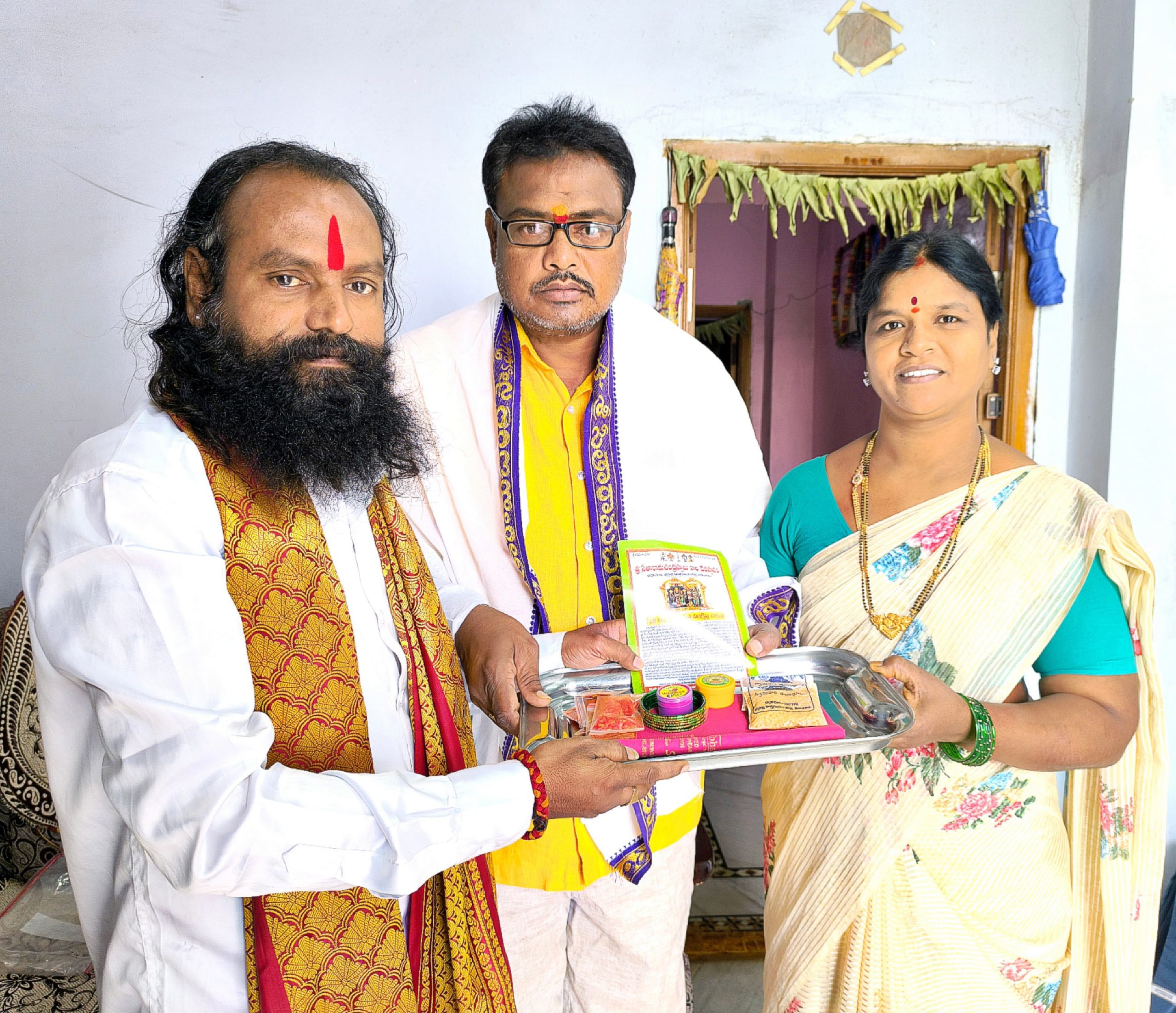 భద్రాచల రామయ్య తలంబ్రాలు అందుకున్న చైర్మన్ బల్లి శ్రీనివాస్