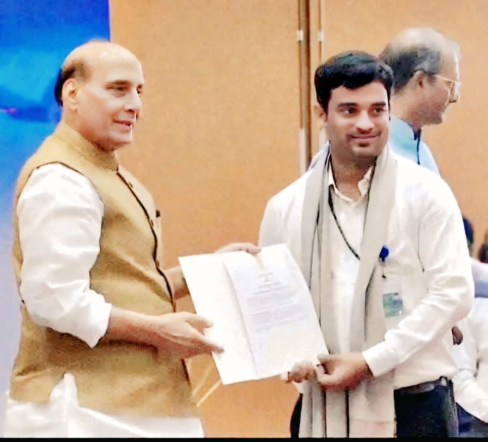 తెలుగు వాడు సత్తా చూపెట్టిన ముద్దుబిడ్డకి  వీర గొని  సందీప్ కి వీరన్న చౌదరి అభినందనలు