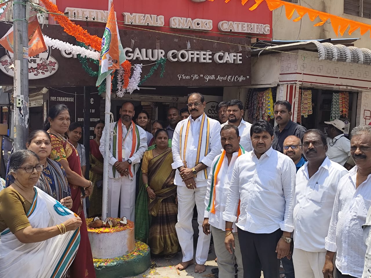కాంగ్రెస్ పార్టీ కార్మికుల పక్షపాతి అని వారికి ఎల్లప్పుడూ అండగా ఉంటుంది .కూకట్పల్లి కాంగ్రెస్ పార్టీ ఇంచార్జ్ బండి రమేష్