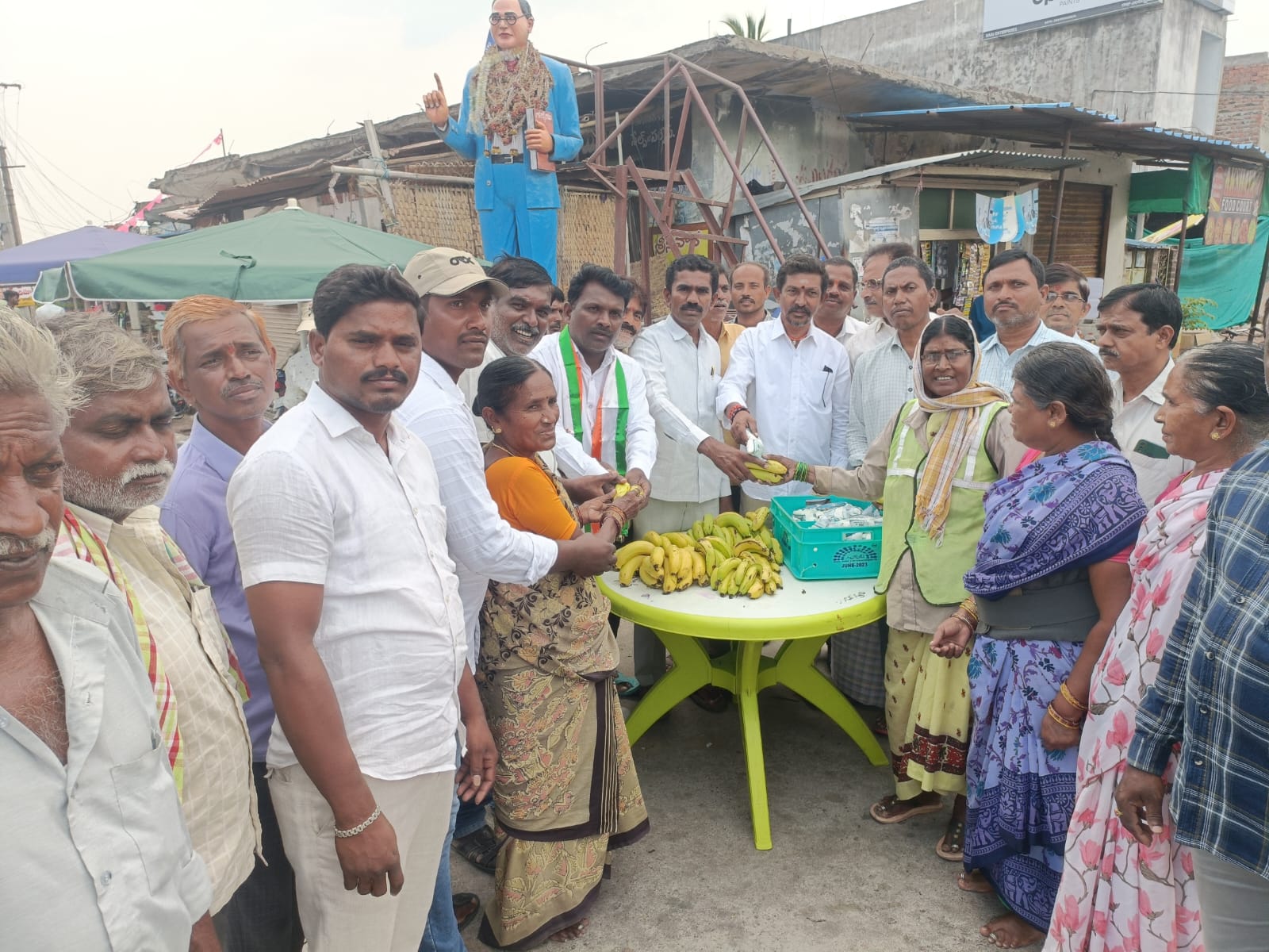 ..అభివృద్ధిలో అసలైన భాగస్వాములు శ్రామికులు బుచ్చిరెడ్డి