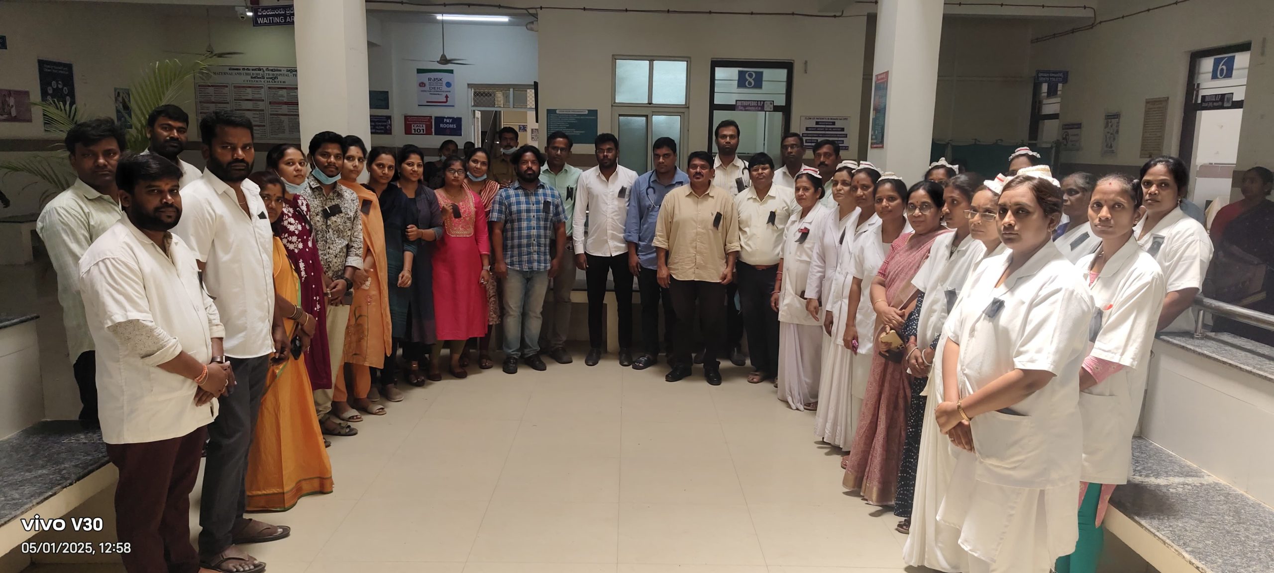 జిల్లా వైద్య ఆరోగ్యశాఖ అధికారిని కలిసి సంఘీభావాన్ని తెలియచేసిన – ఆసుపత్రి సూపరిండెంట్ డాక్టర్ శ్రీధర్