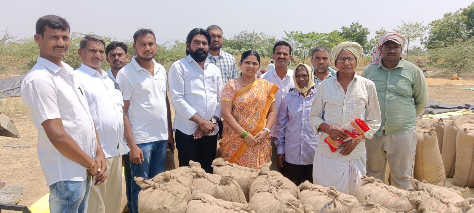 ధాన్యం కొనుగోలు కేంద్రాన్ని సందర్శించినా జమ్మికుంట వ్యవసాయ మార్కెట్ కమిటీ చేర్మెన్