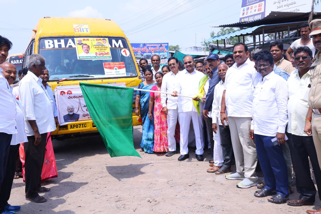 అమరావతి పున:ప్రారంభ వేడుకకు వెళ్లే బస్సుల్ని ప్రారంభించిన ప్రత్తిపాటి