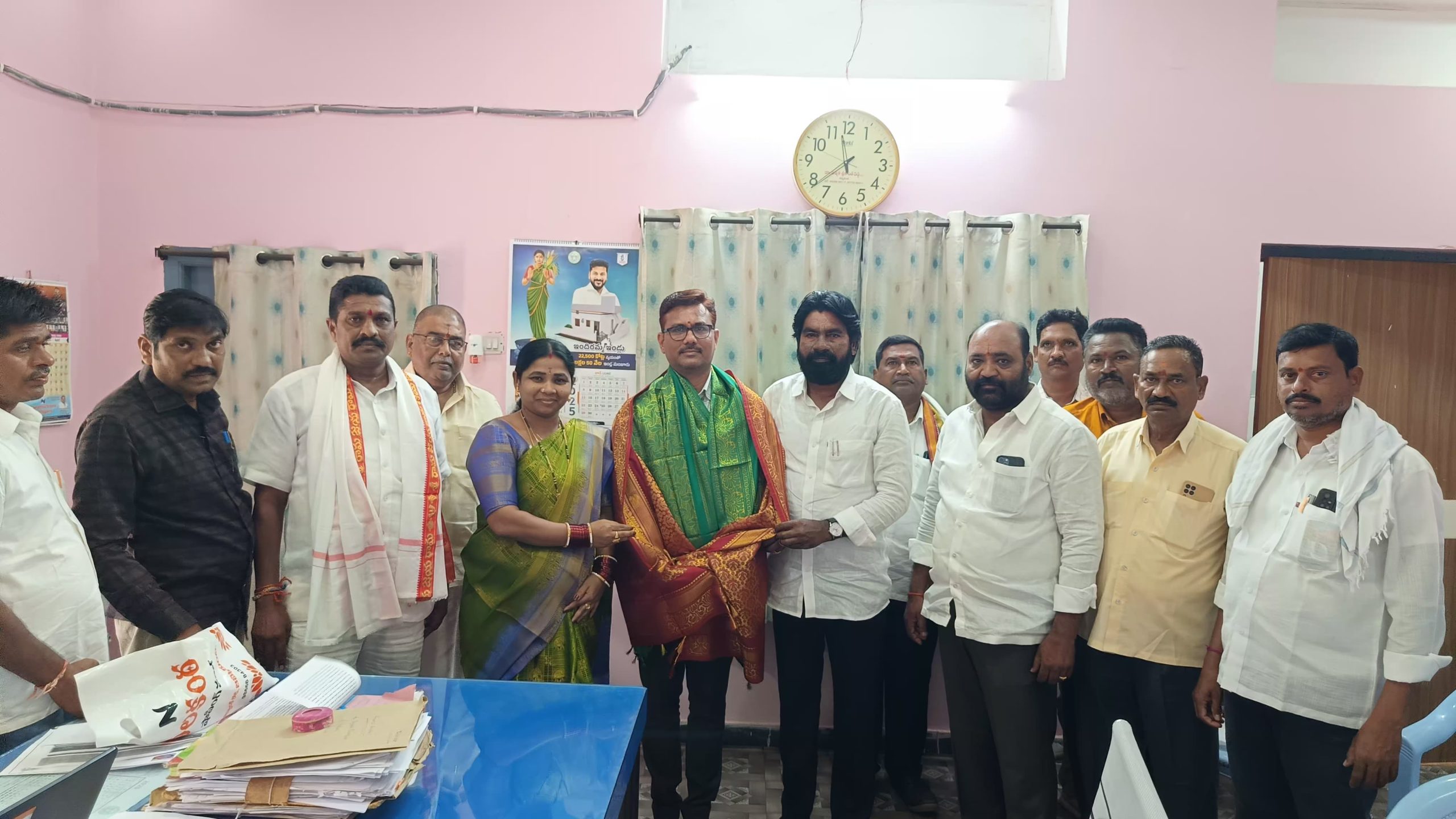 జమ్మికుంట నూతన తహసిల్దార్ గా బాధ్యతలు స్వీకరించిన సి హెచ్ రాజు
