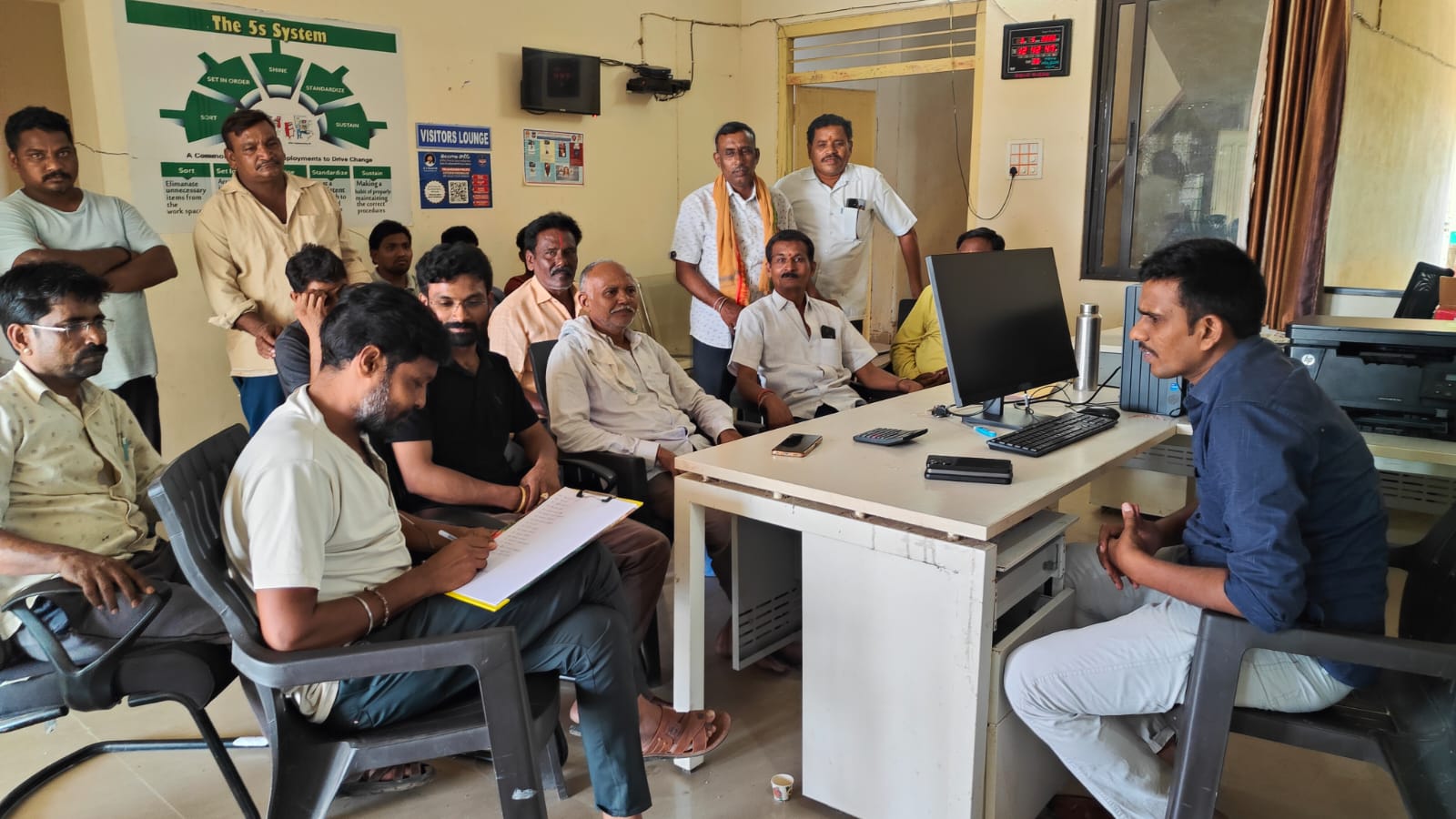 నేరాల నియంత్రణకై సీసీ కెమెరాలు ఏర్పాటు చేయాలి ఎస్సై ప్రవీణ్ కుమార్