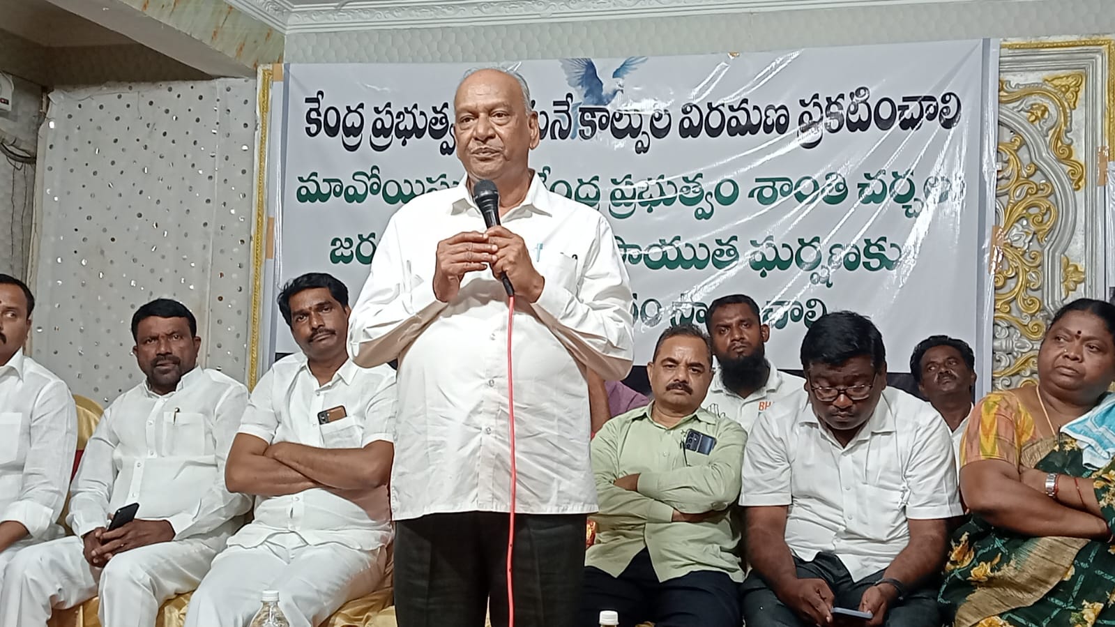 కేంద్ర ప్రభుత్వం మావోయిస్టులతో చర్చలు జరపాలి