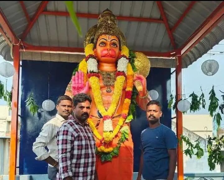 వైభవంగా అభయ ఆంజనేయ స్వామి విగ్రహ ప్రతిష్ట