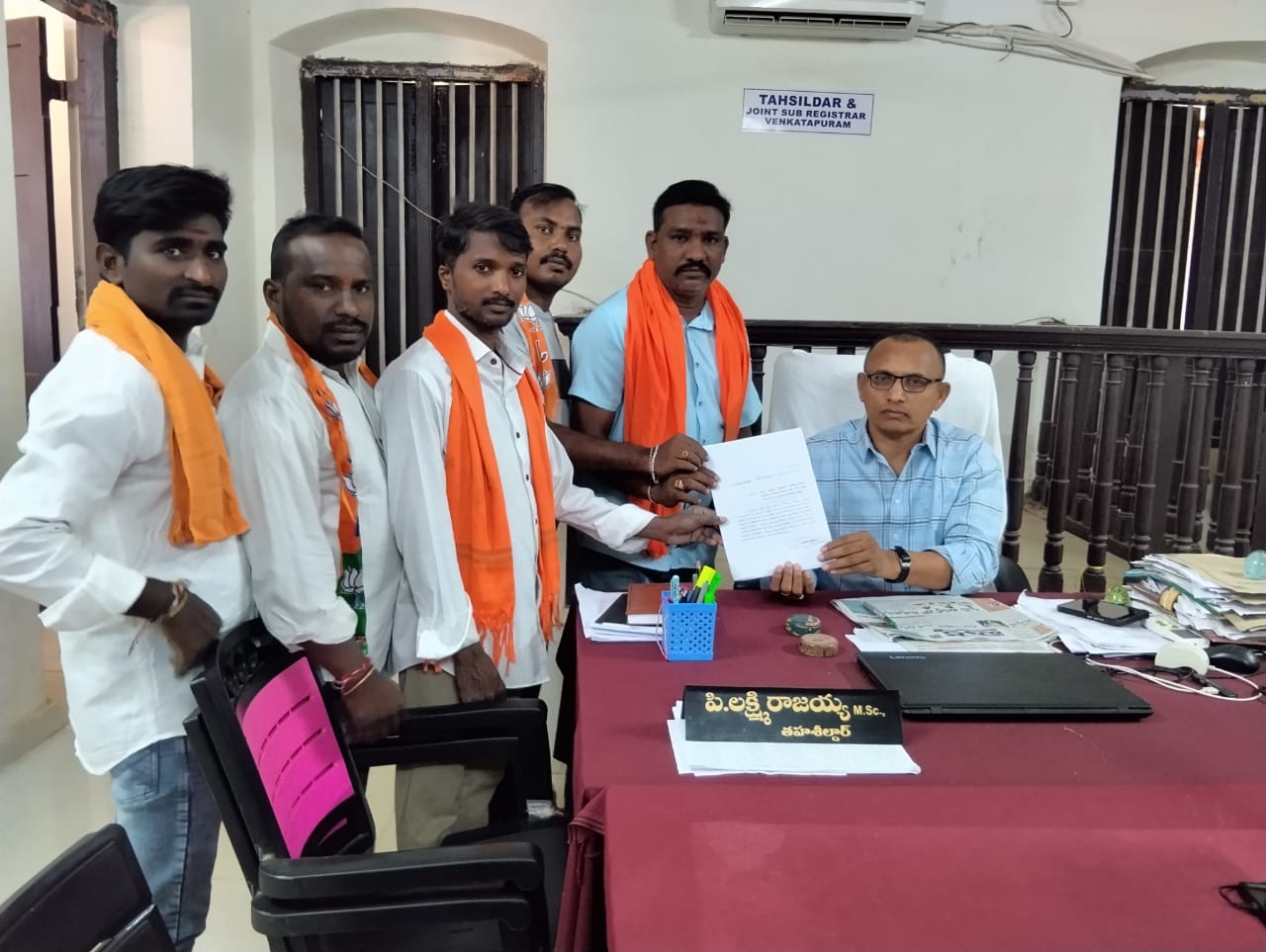 విదేసీ అక్రమ చొరబాటుదారులుఉంటే తిప్పి పంపాలి