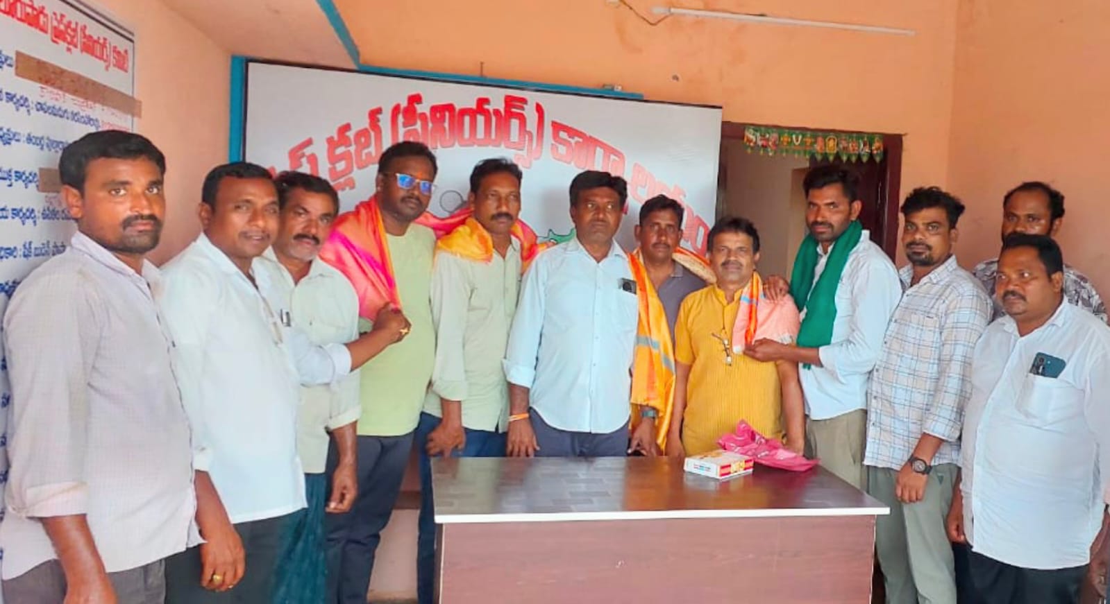 ప్రెస్ క్లబ్ సీనియర్స్ ను సన్మానించిన సిపిఐ ఎంఎల్ మాస్ లైన్ ప్రజాపంథా, ఎల్ హెచ్ పి ఎస్ నాయకులు