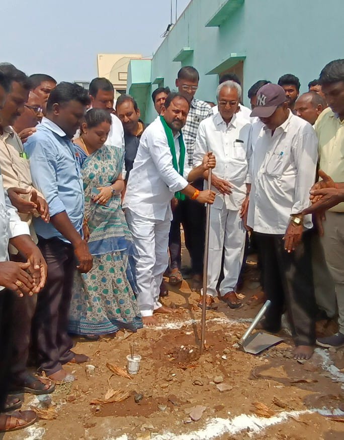 పంచాయతీ కార్యాలయ నిర్మాణానికి శంకుస్థాపన చేసిన ఎమ్మెల్యే