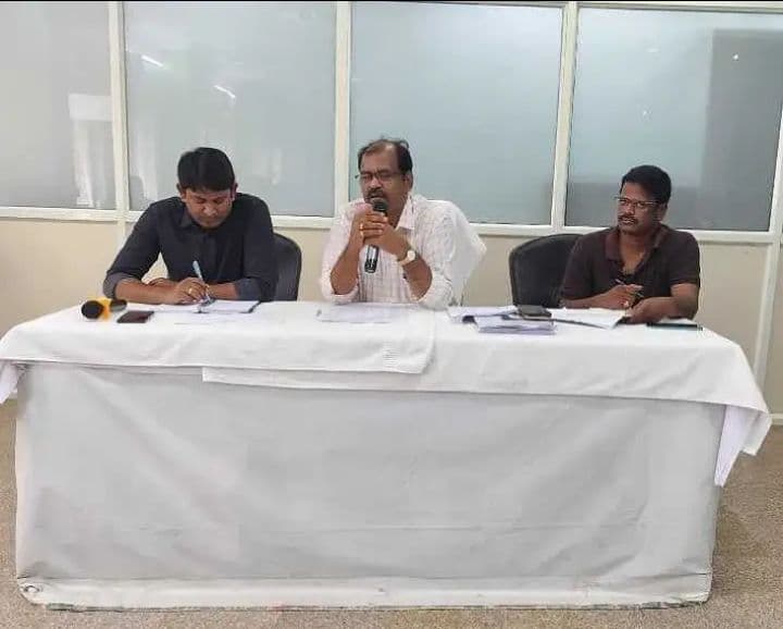 వ్యాపార సంస్థలన్నిటికీ ట్రేడ్‌ లైసెన్సులు తప్పనిసరి”