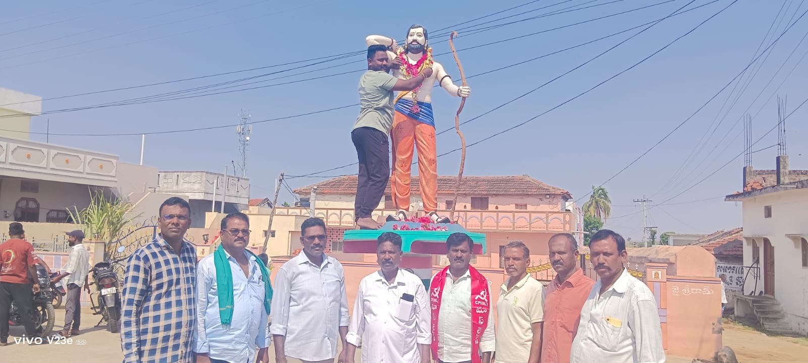 అగ్గి పిడుగు అల్లూరి సీతారామరాజు స్ఫూర్తితో పోరాడుదాం..