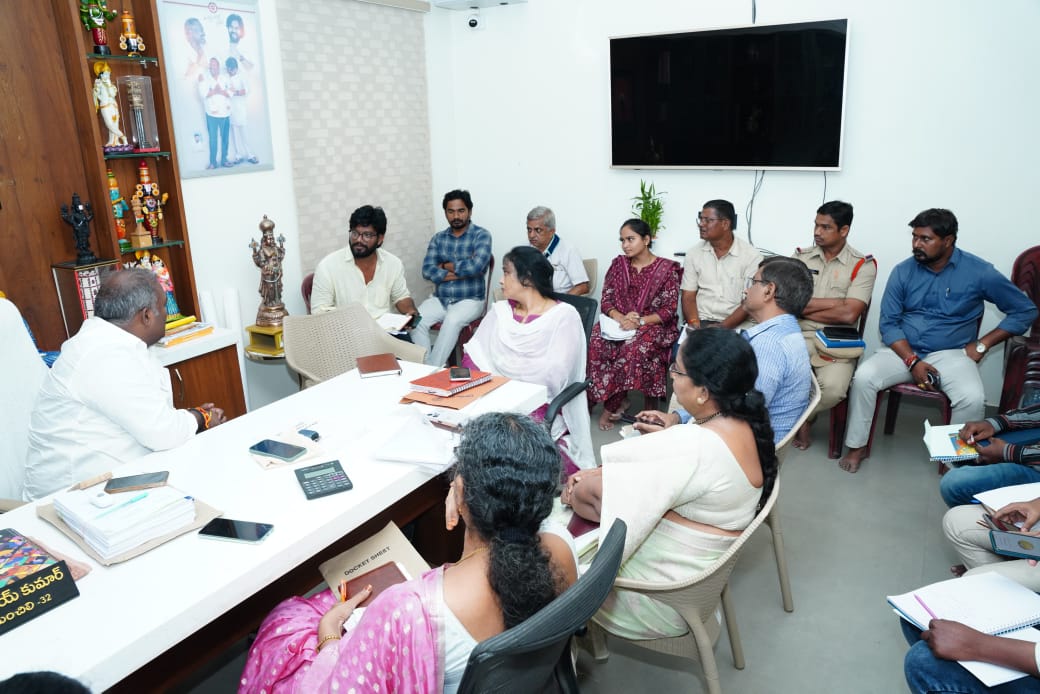 పీ4 సర్వేపై అధికారులతో ఎమ్మెల్యే సమీక్ష