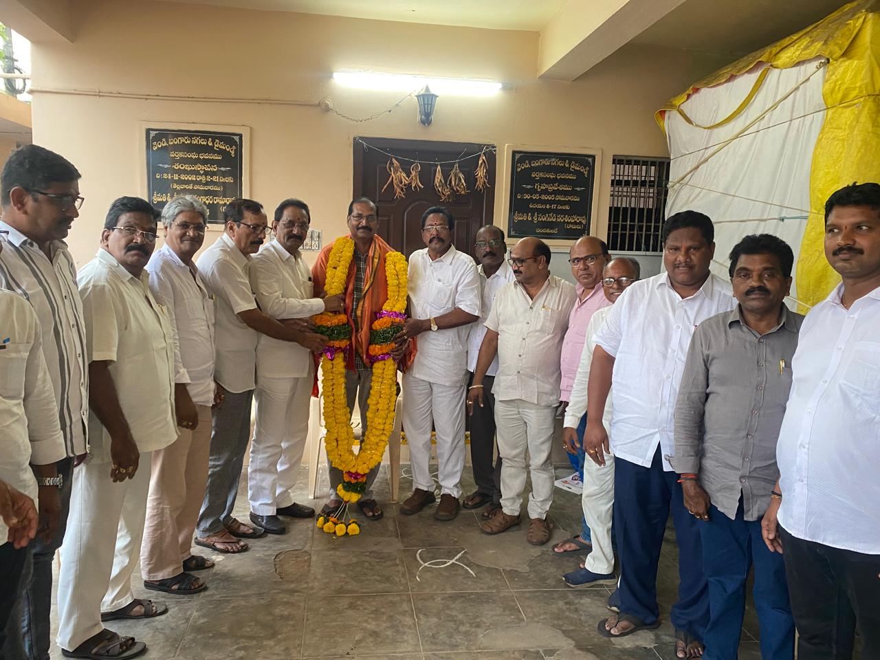 ప్రదీప్ ఘనంగా సన్మానించిన చాంబర్ ఆఫ్ కామర్స్
