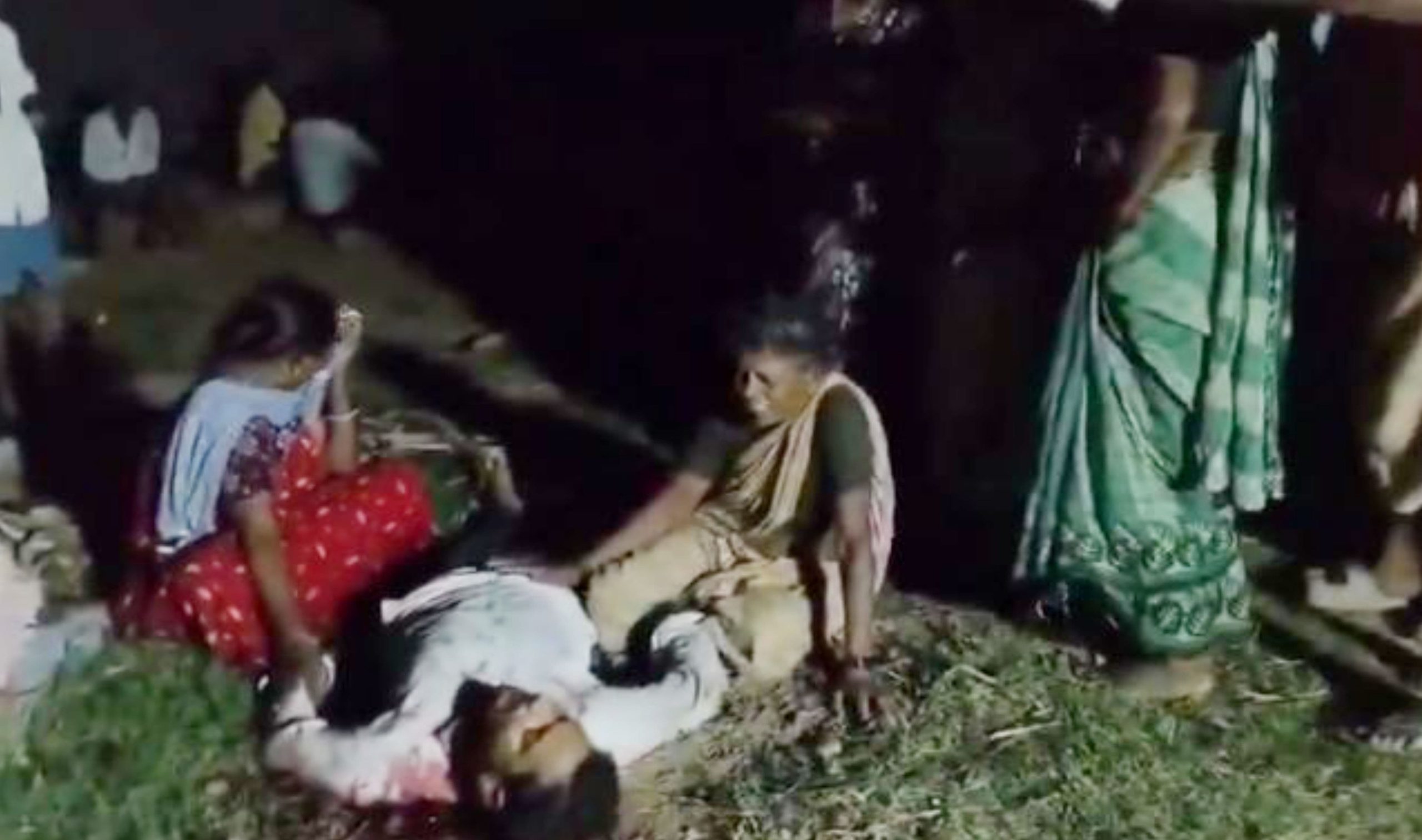 కక్షతో రగిలిపోయాడు.. అదును చూసి నరికేశాడు..!