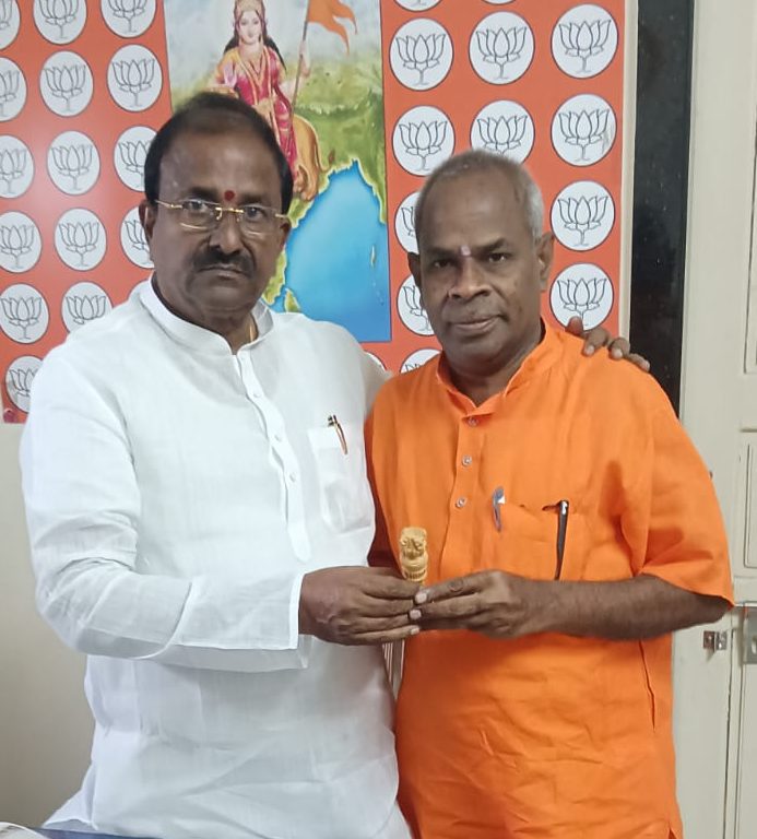 ఎమ్మెల్సీ సోము వీర్రాజు మర్యాదపూర్వకంగా కలిసిన బాబీ మాస్టర్