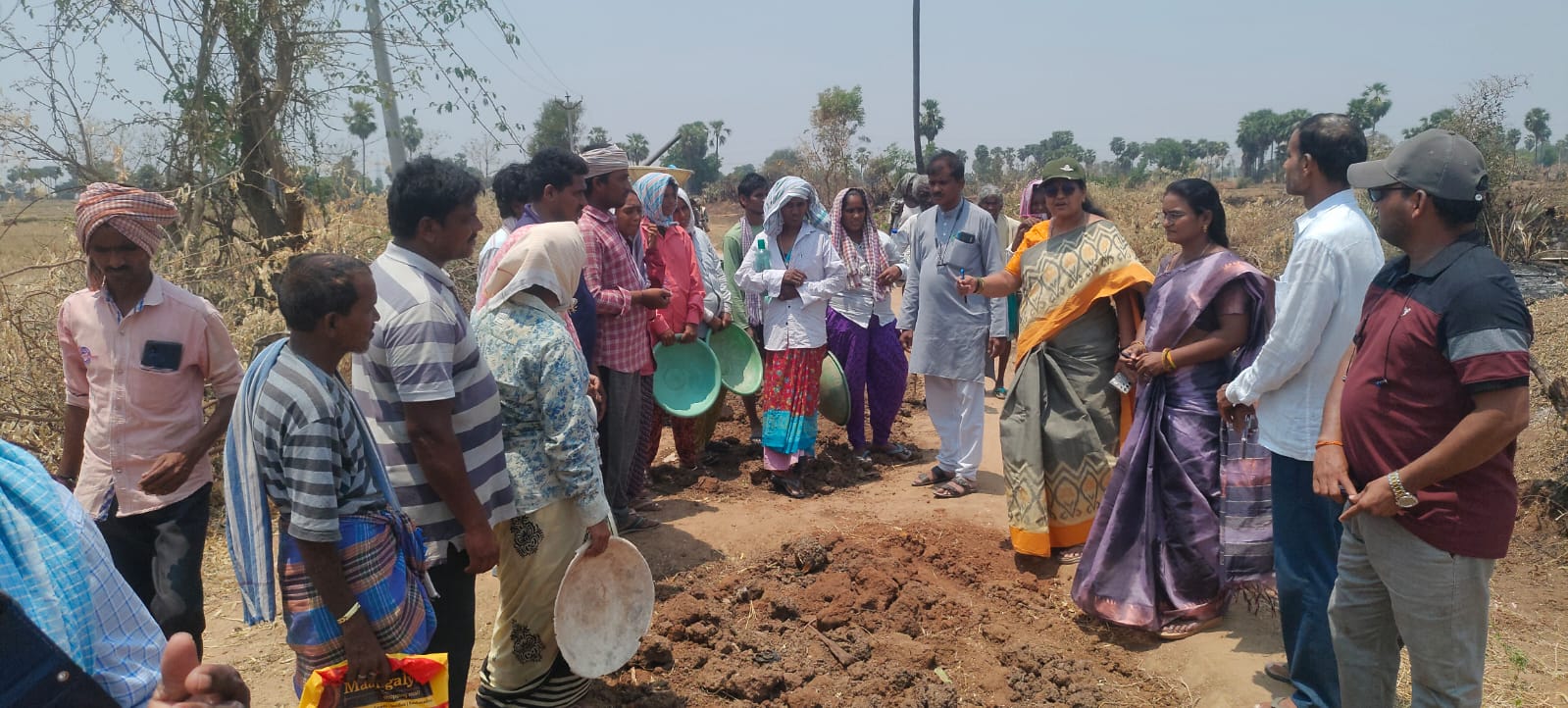 ఉపాధిహామీ పనులను సద్వినియోగం చేసుకోవాలి
