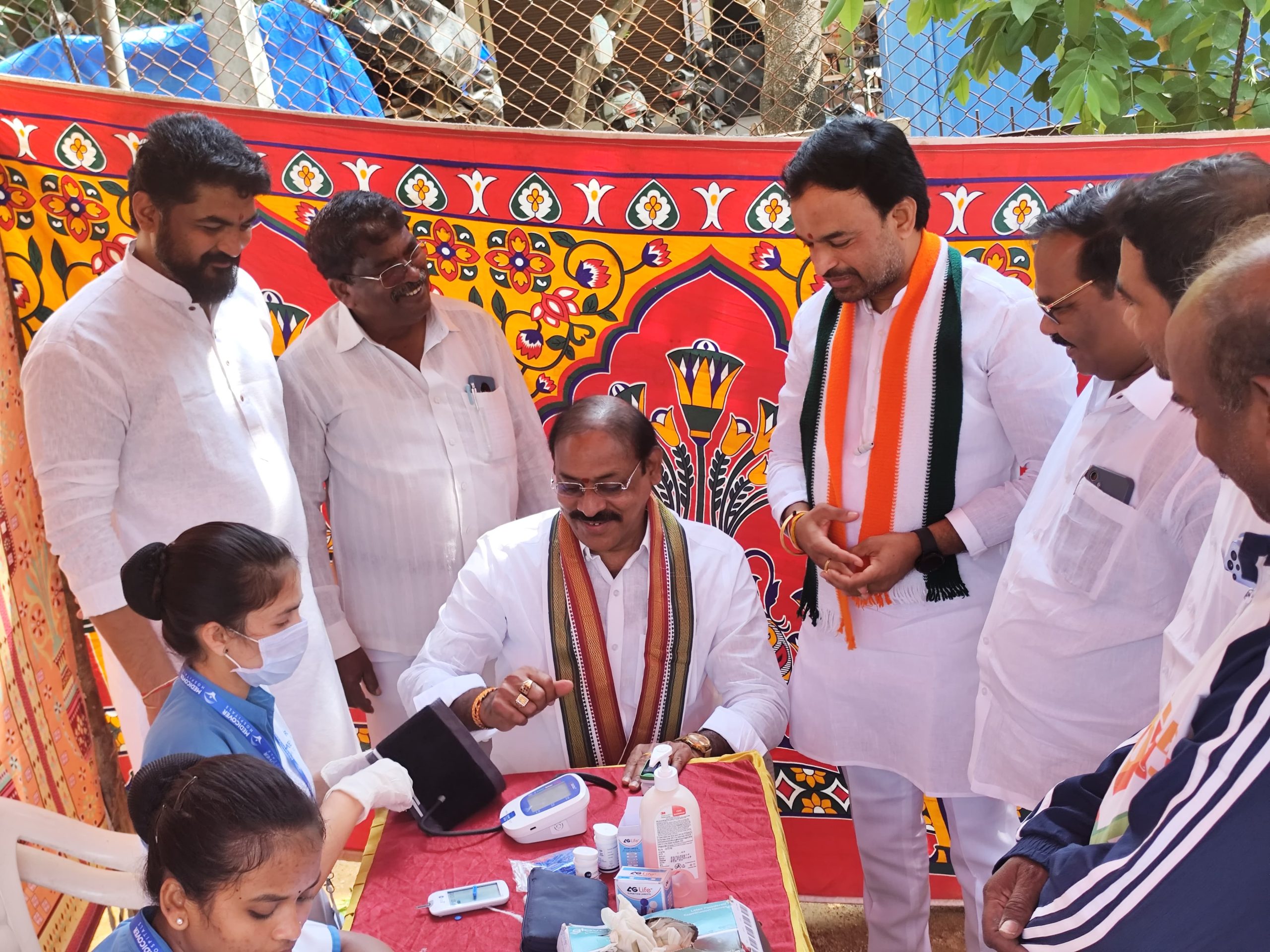 పేద ప్రజలకు పార్టీ తరపున ఉచిత వైద్య సేవలు అందించడం అభినందనీయం బండి రమేష్