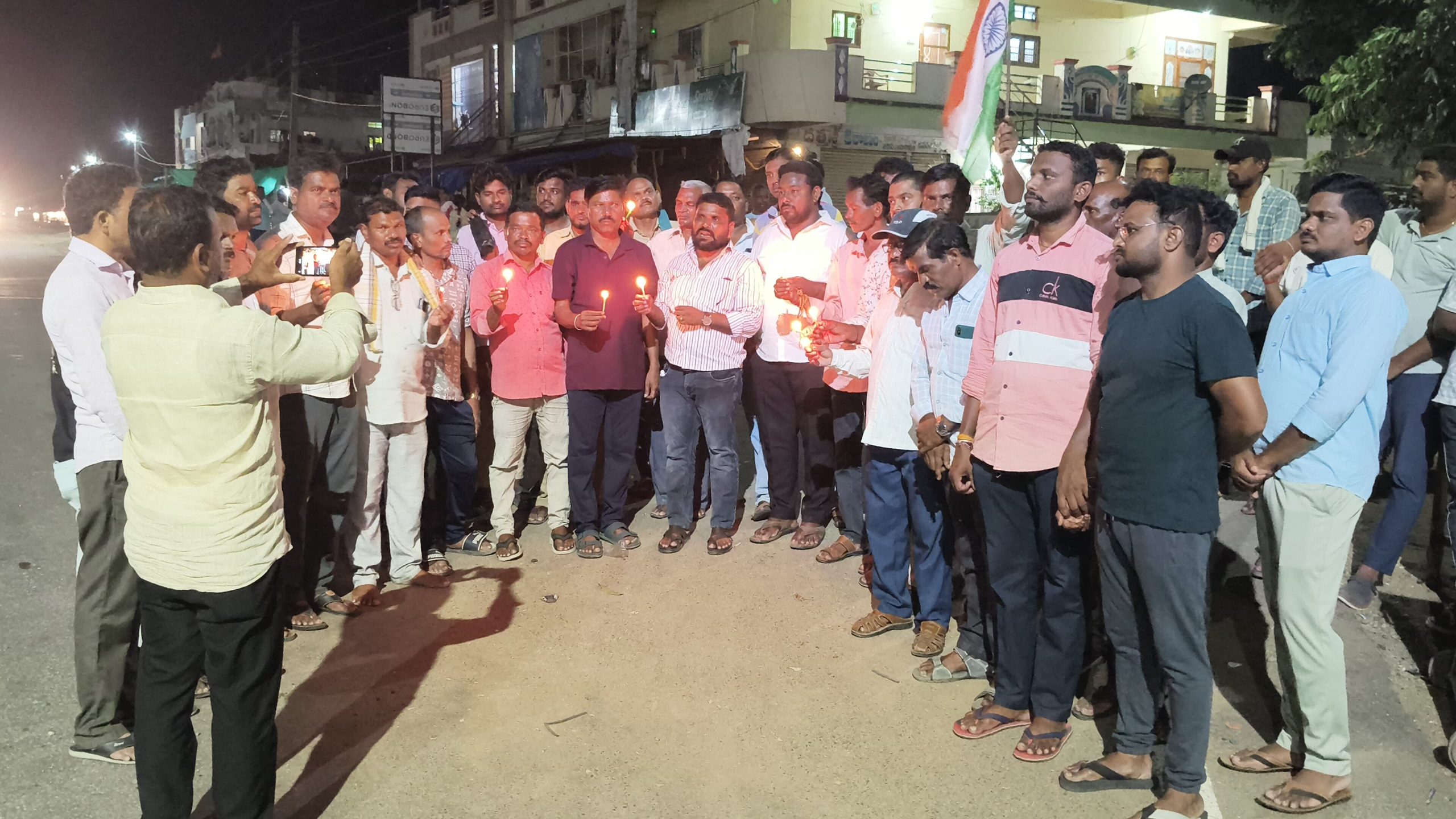 స్వచ్ఛందంగా సంపూర్ణ బంద్
