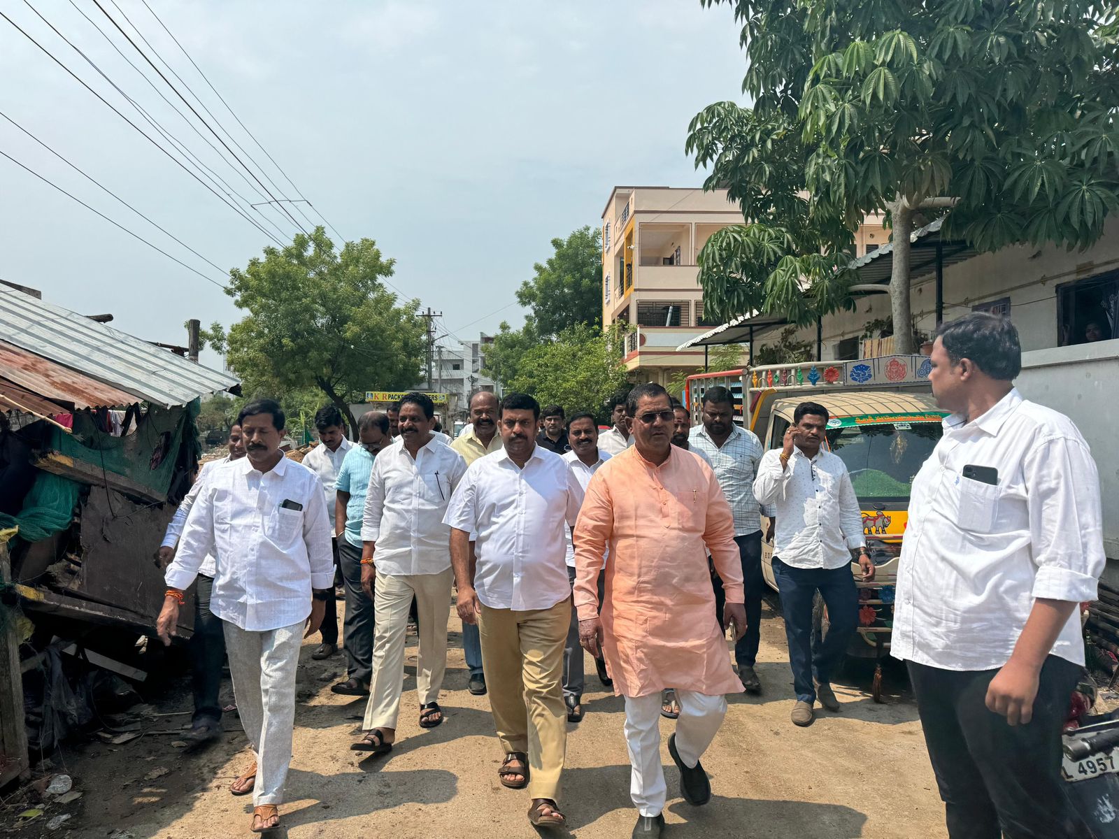 కూకట్ పల్లి లో వరద బీభత్సం – ప్రజల ఇల్లోకి నీరు చేర్చిన హైడ్రా పనుల తడబాటు.