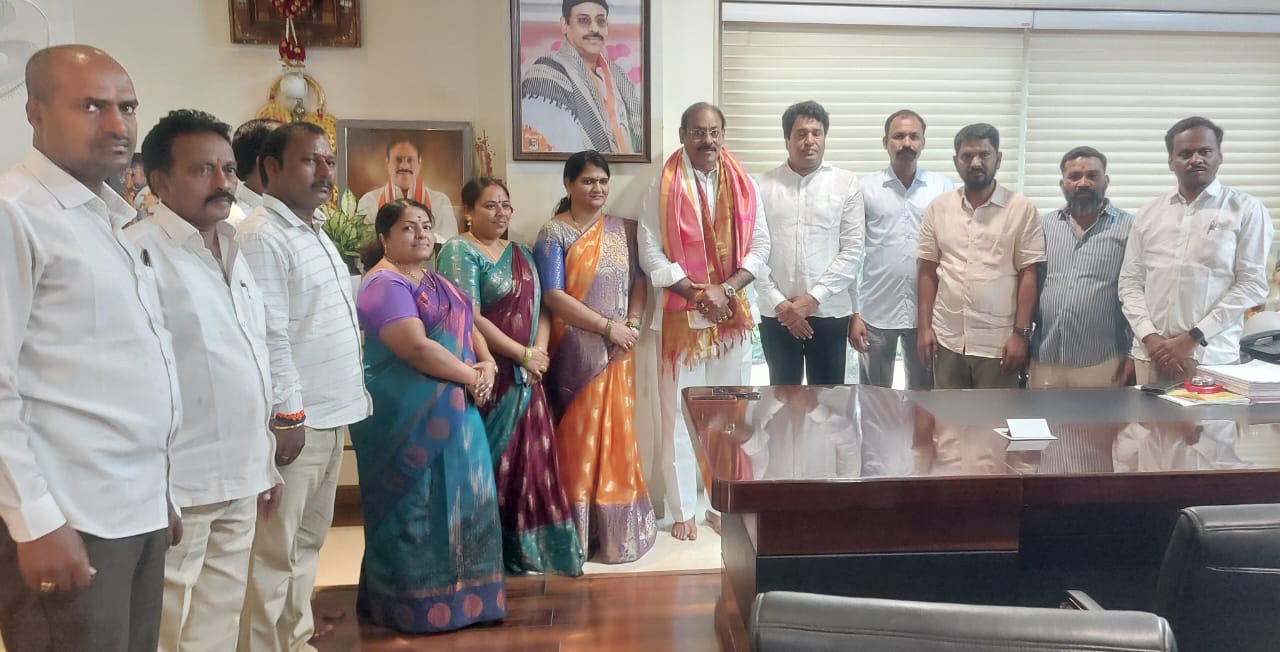 కూకట్పల్లి సీతారామచంద్ర స్వామి ఆలయ కమిటీ ప్రమాణ స్వీకారం లో పాల్గొన్న బండి రమేష్
