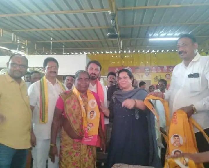 నారాయణపురంలో వైసీపీ నుంచి టీడీపీలోకి చేరికలు