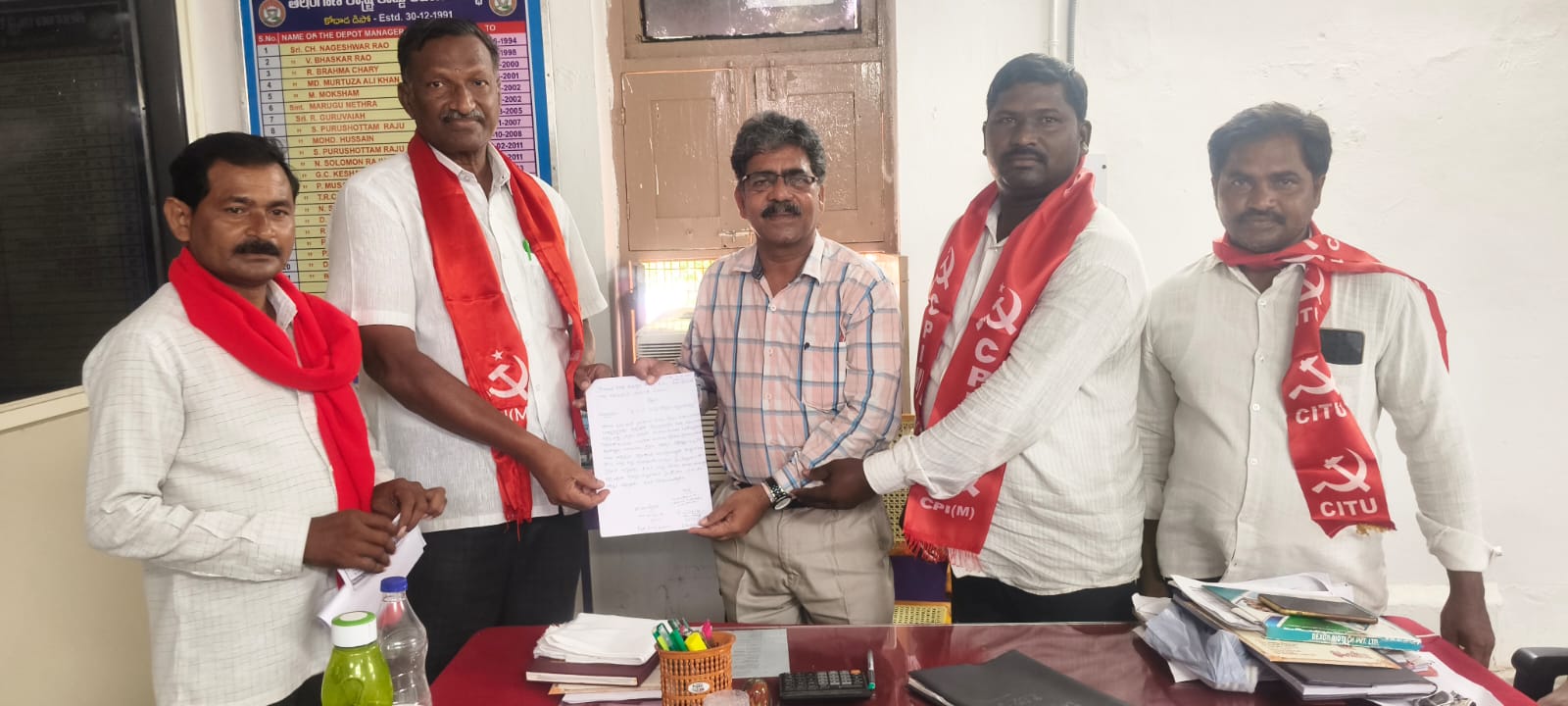 బస్సు సౌకర్యం కల్పించాలని డిపో మేనేజర్ కు సీపీఎం పార్టీ ఆధ్వర్యంలో వినతి