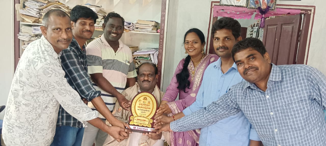 ట్యూషన్ మాస్టర్ కు సన్మానం