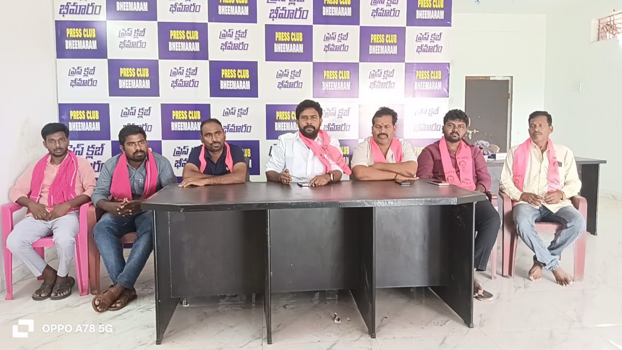 యువతకు ఉపాధి లేక హరి గోస పడుతుండ్రు ,,,,