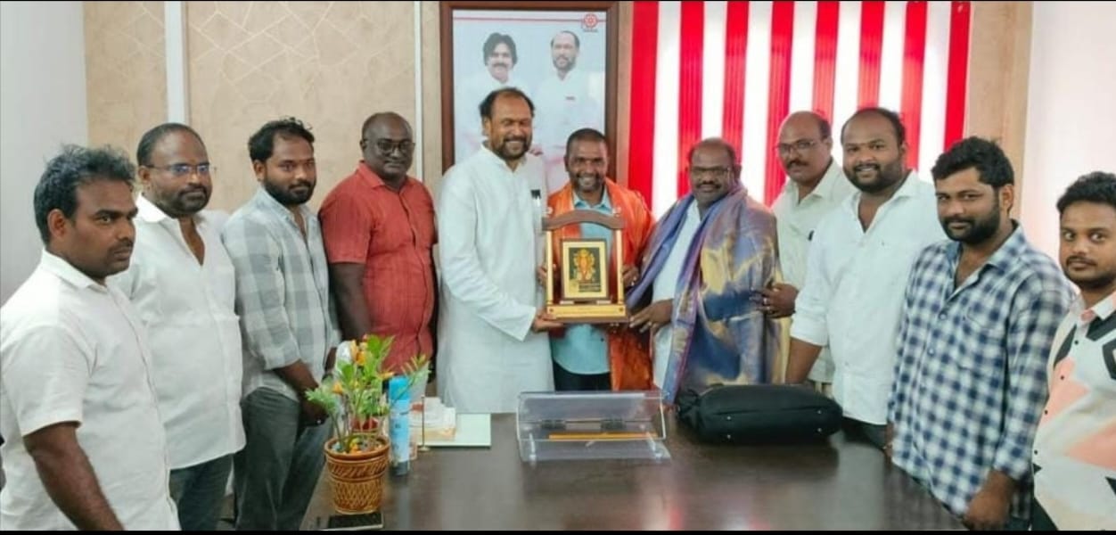 నూకాంబిక అమ్మవారు మాల ధారణ భక్తులను సత్కరించిన ఎమ్మెల్యే రామకృష్ణ