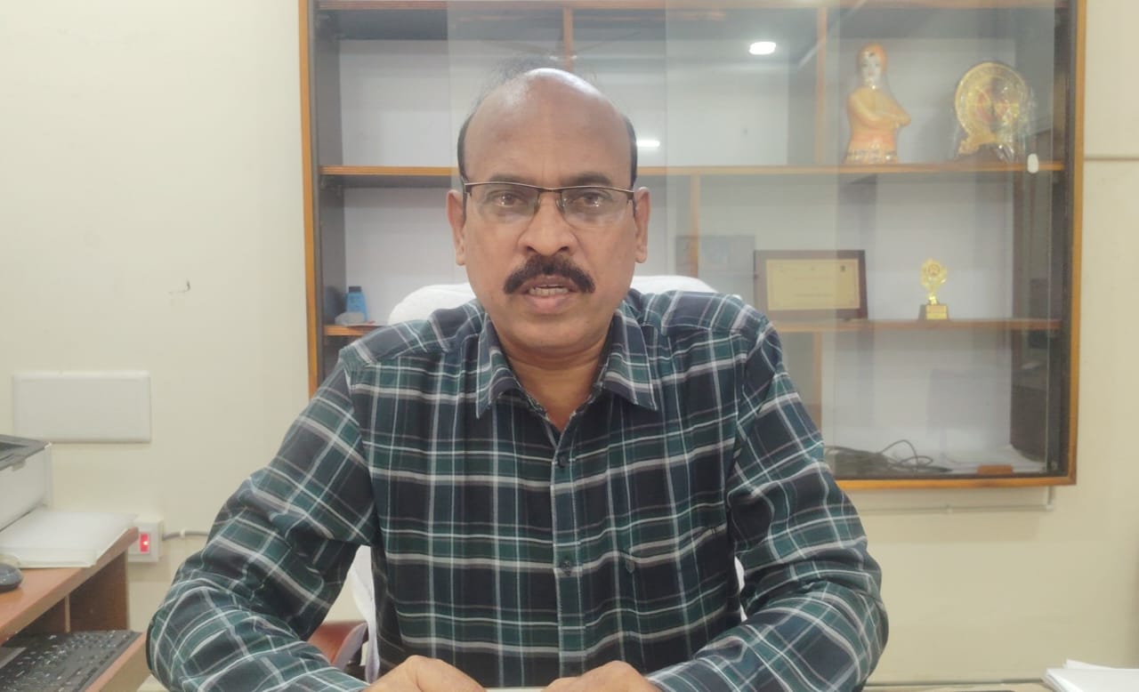 మున్సిపల్ అనుమతి ఉంటే నే ప్లెక్సీ ల యూనిట్ నిర్వాహకులు ఫ్లెక్సీ లు వేయాలి మున్సిపల్ కమిషనర్