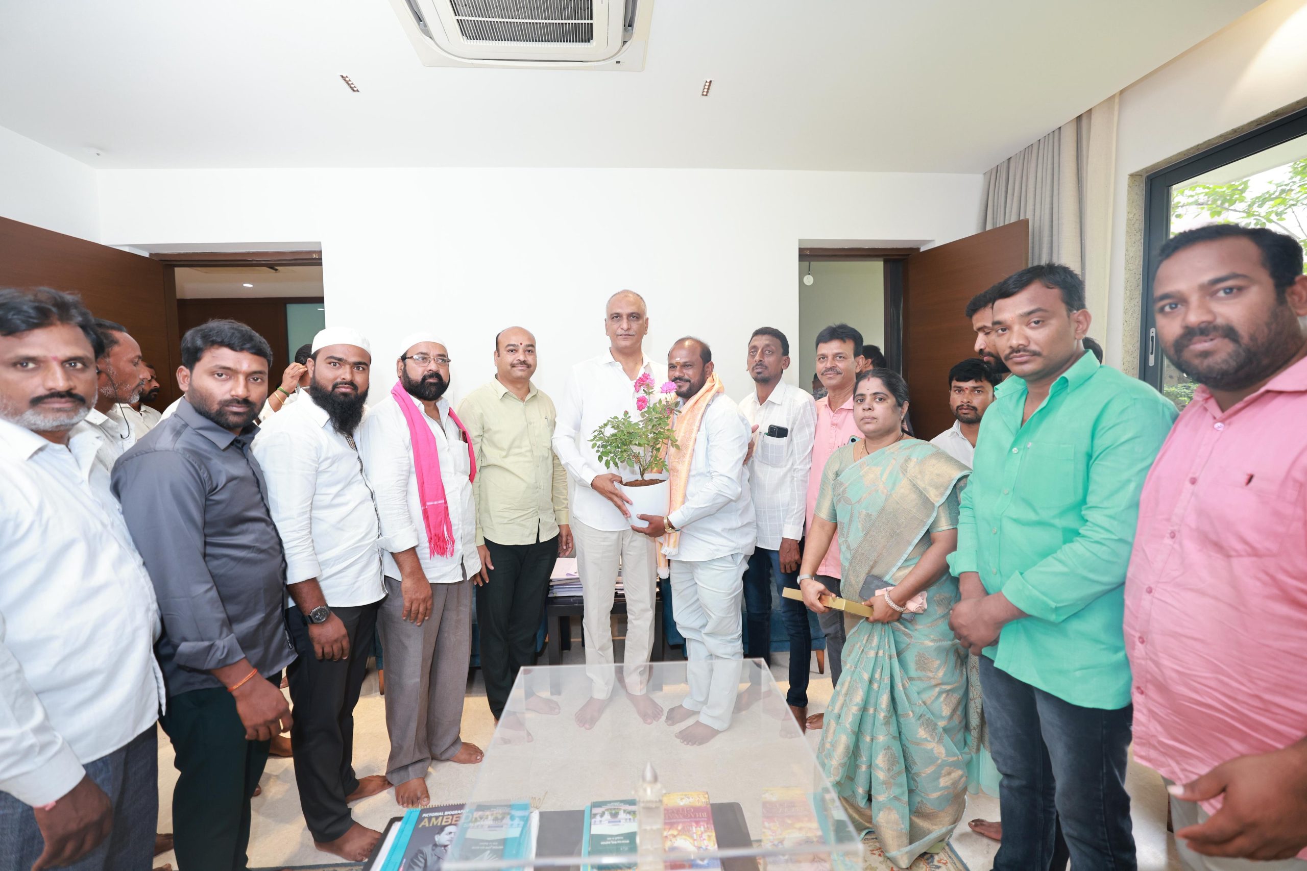 కనకయ్య కు పుట్టిన రోజు శుభాకాంక్షలు తెలిపిన హరీష్ రావు