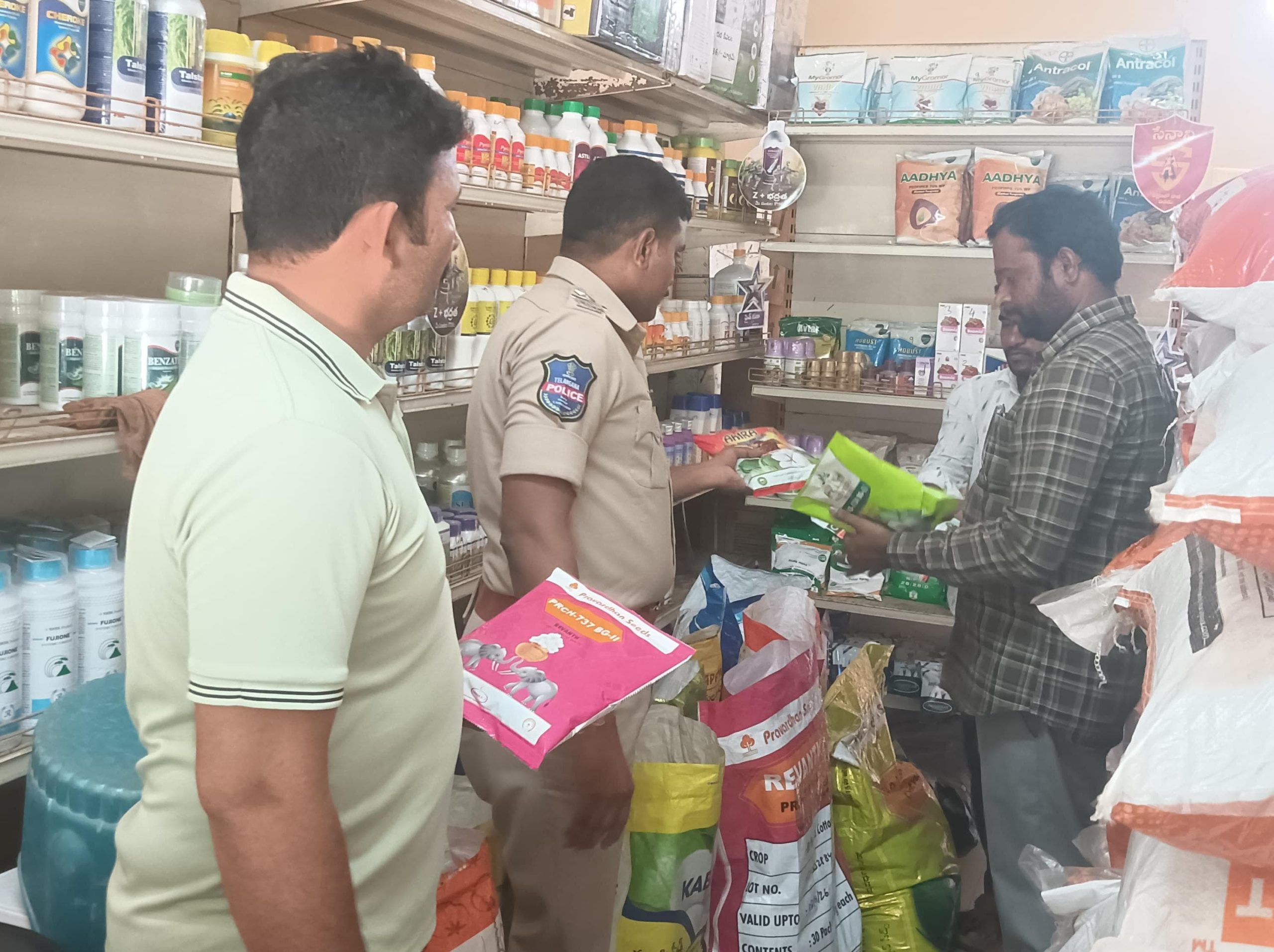 రైతులకు నాణ్యమైన విత్తనాలు విక్రయించాలి